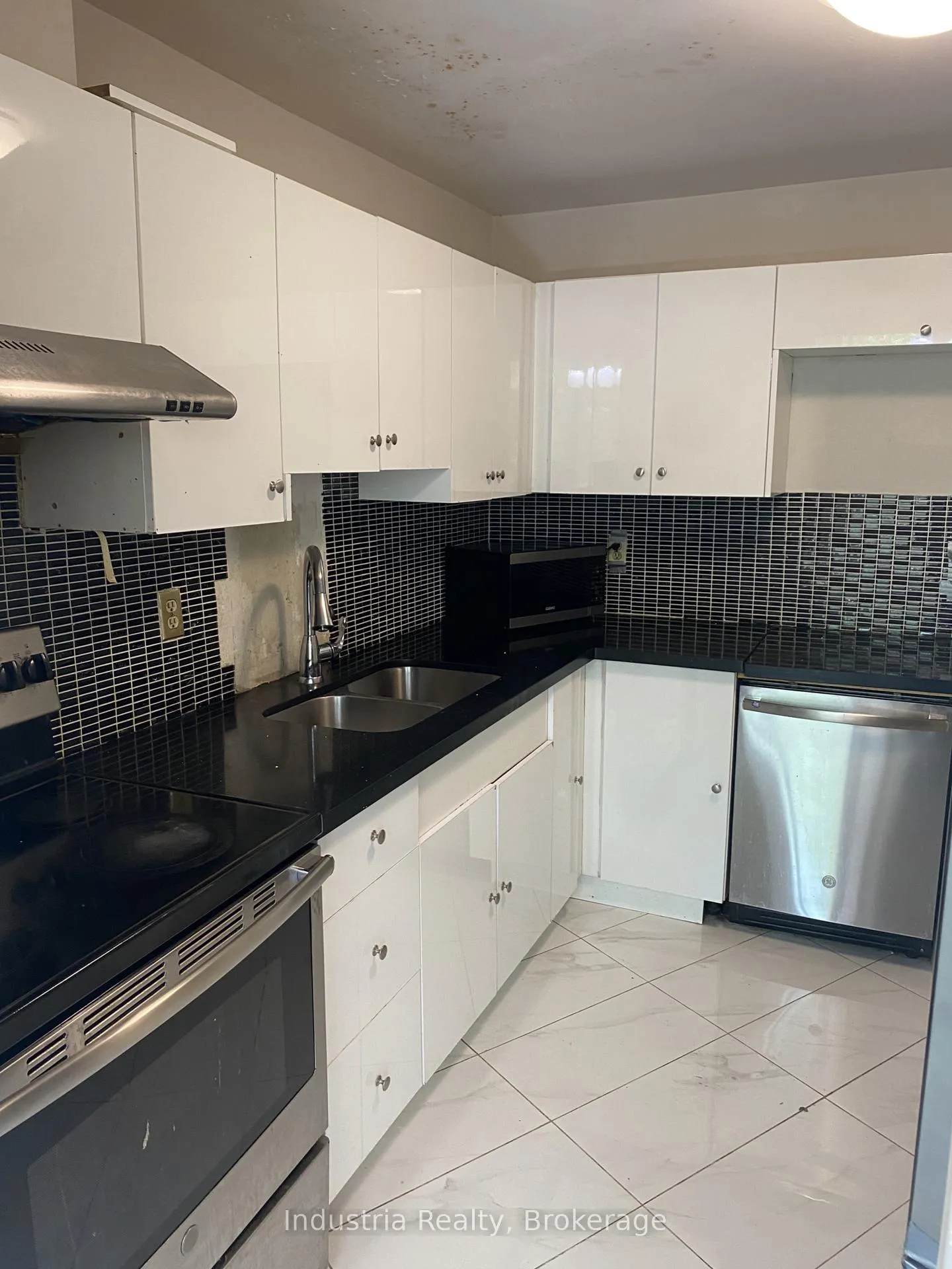Photo 10 of Unit R2-2, 60 Pavane Link Way, Toronto, Flemingdon Park — HOMEH