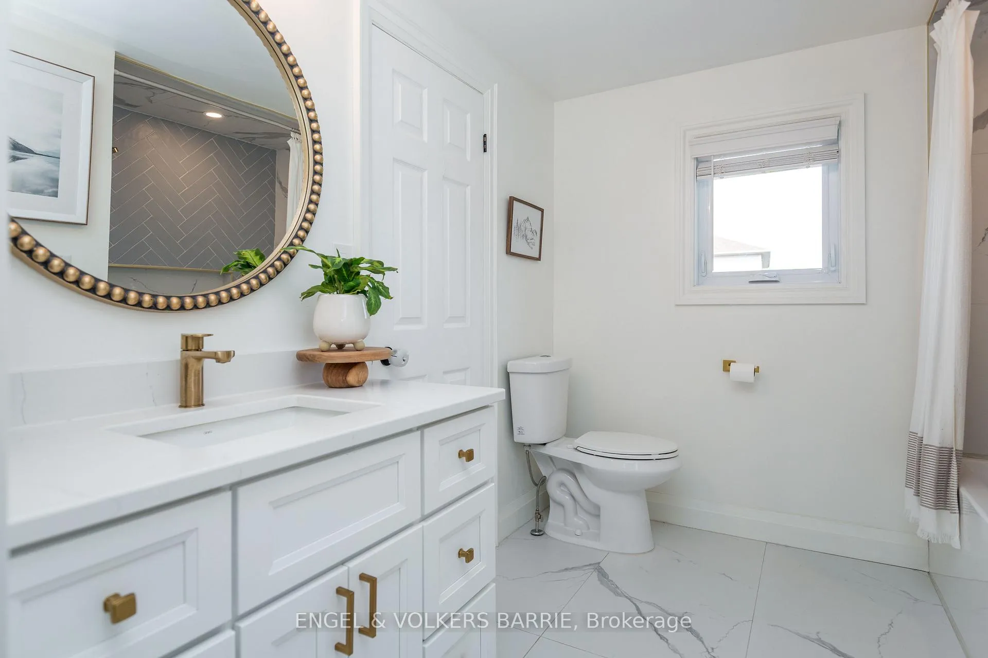Photo 11 of 139 Columbia Road, Barrie, Holly — HOMEH