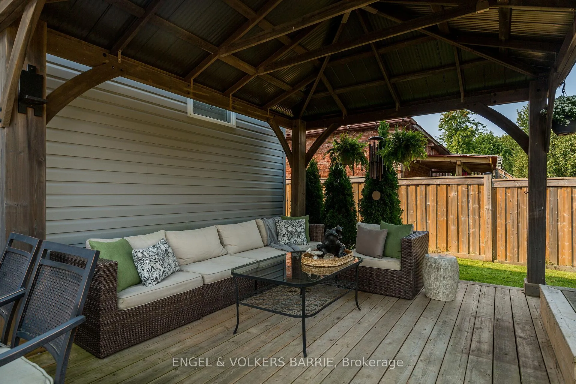 Photo 20 of 139 Columbia Road, Barrie, Holly — HOMEH
