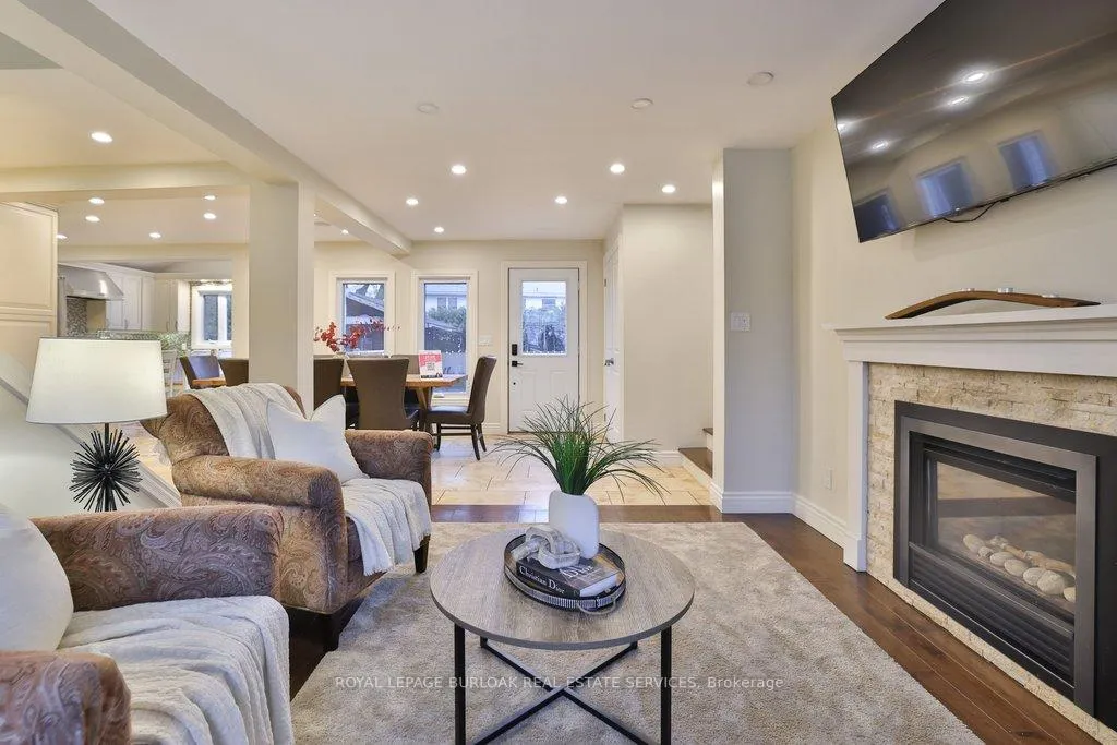 Photo 7 of 282 Pine Cove Road, Burlington, Roseland — HOMEH