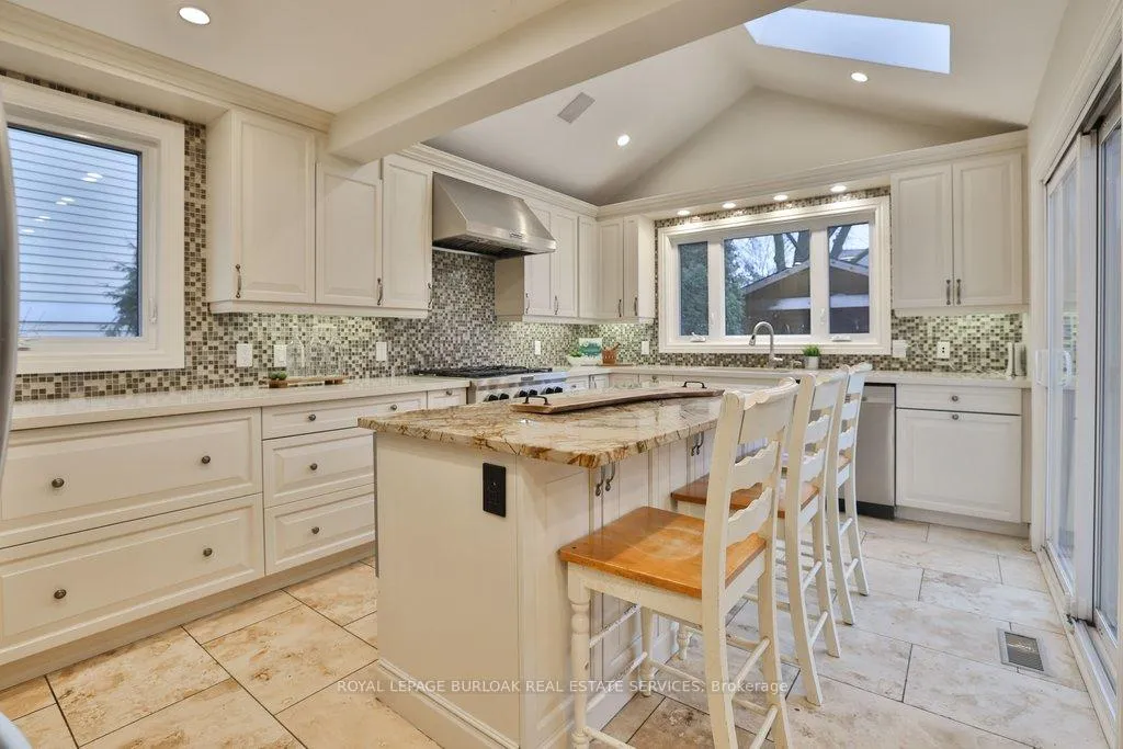Photo 11 of 282 Pine Cove Road, Burlington, Roseland — HOMEH