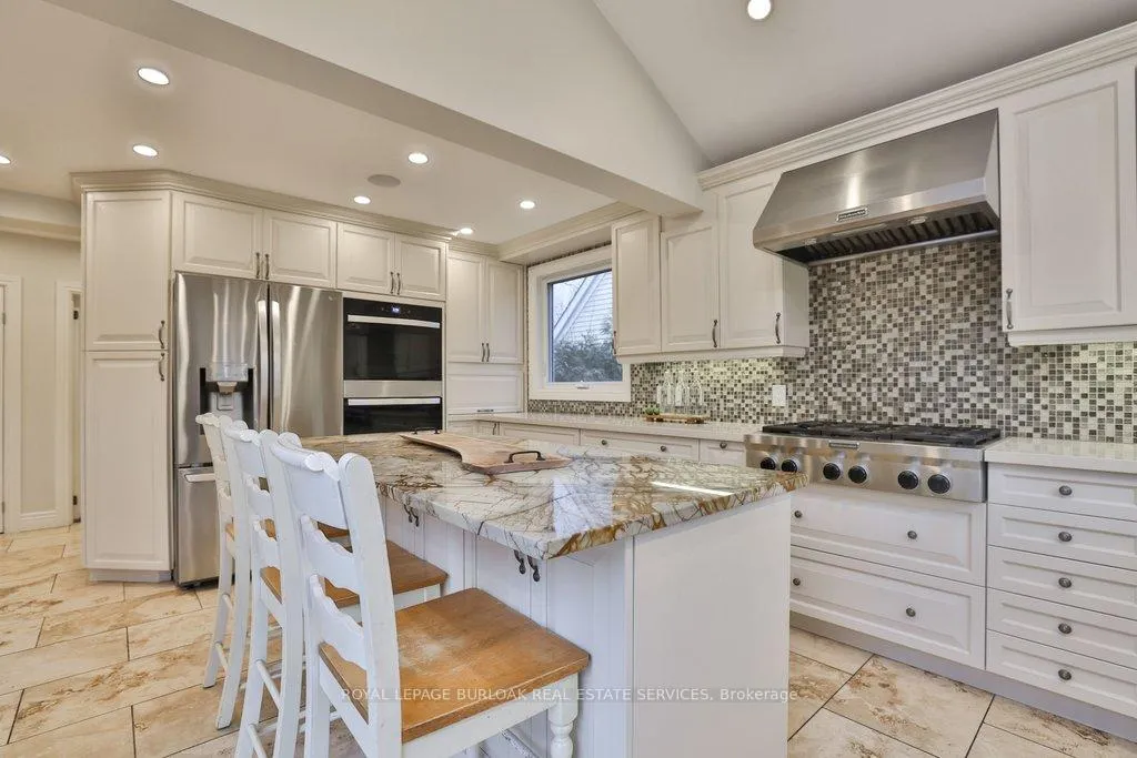 Photo 14 of 282 Pine Cove Road, Burlington, Roseland — HOMEH