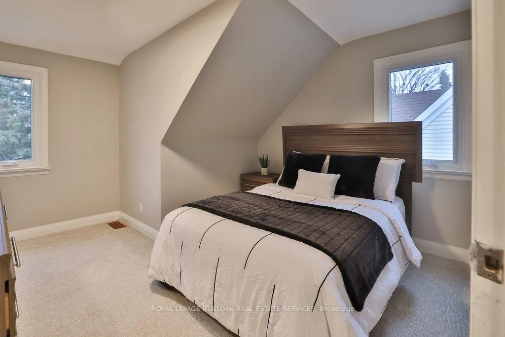 Photo 20 of 282 Pine Cove Road, Burlington, Roseland — HOMEH