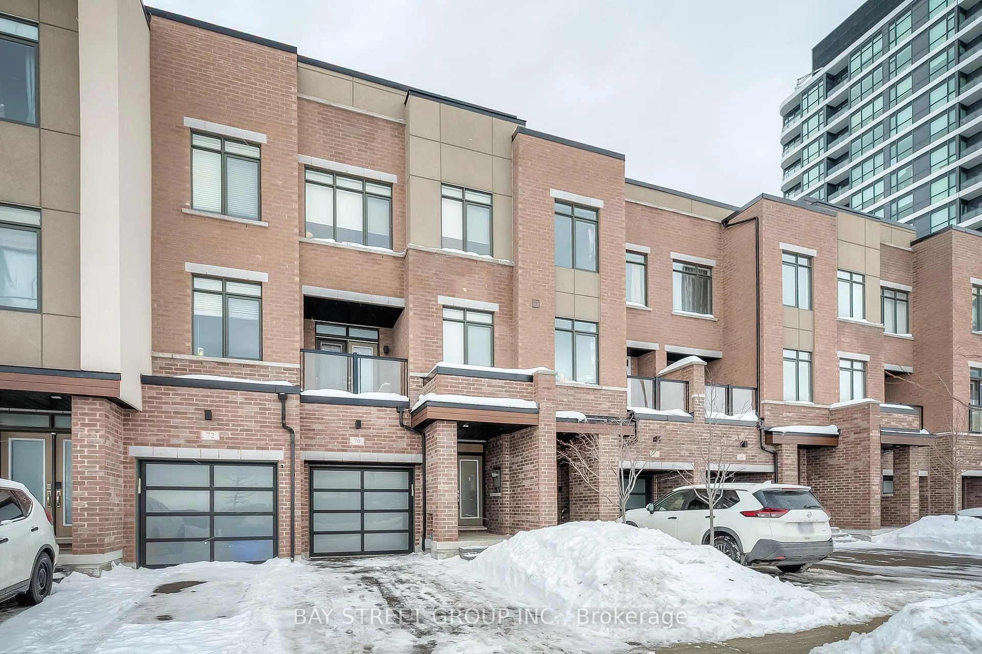 Photo 2 of 70 Salterton Circle, Vaughan, Rural Vaughan — HOMEH