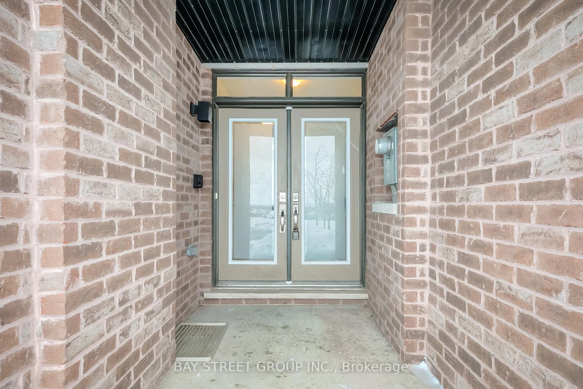 Photo 3 of 70 Salterton Circle, Vaughan, Rural Vaughan — HOMEH