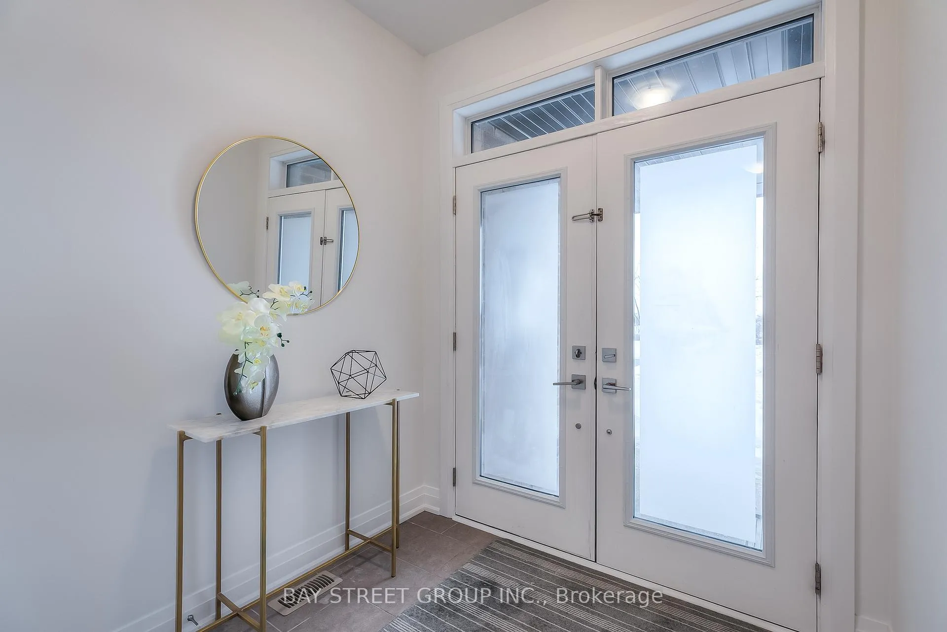 Photo 4 of 70 Salterton Circle, Vaughan, Rural Vaughan — HOMEH