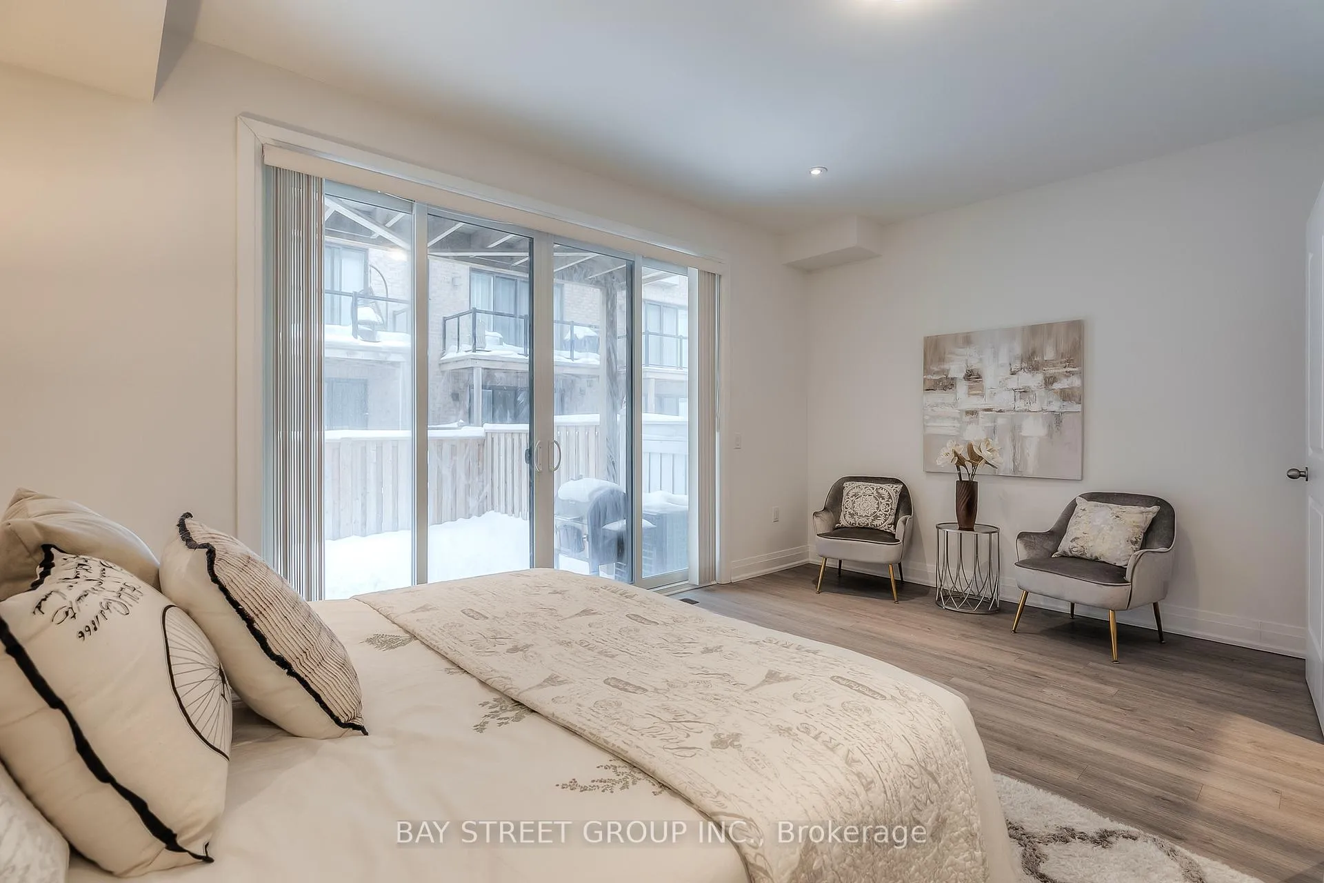 Photo 8 of 70 Salterton Circle, Vaughan, Rural Vaughan — HOMEH