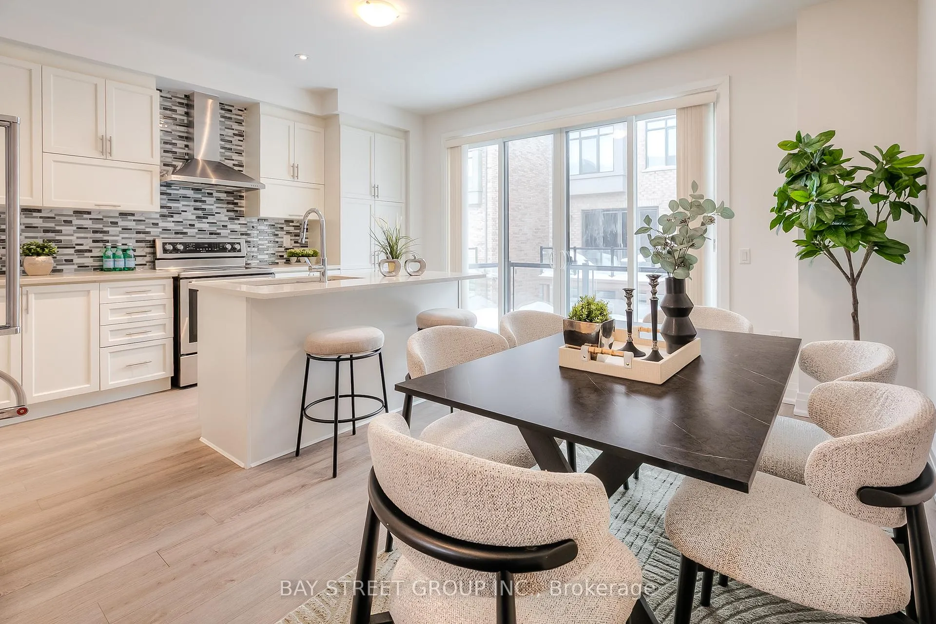Photo 17 of 70 Salterton Circle, Vaughan, Rural Vaughan — HOMEH