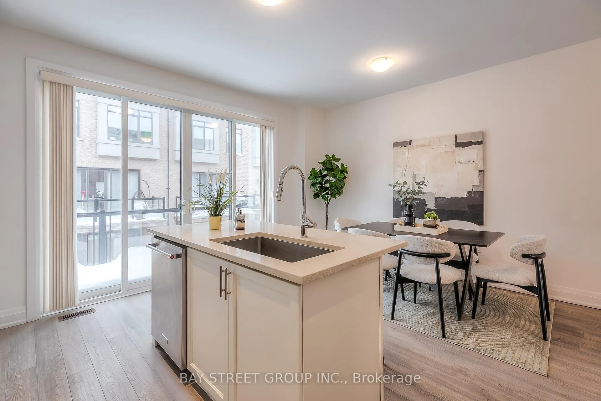 Photo 20 of 70 Salterton Circle, Vaughan, Rural Vaughan — HOMEH