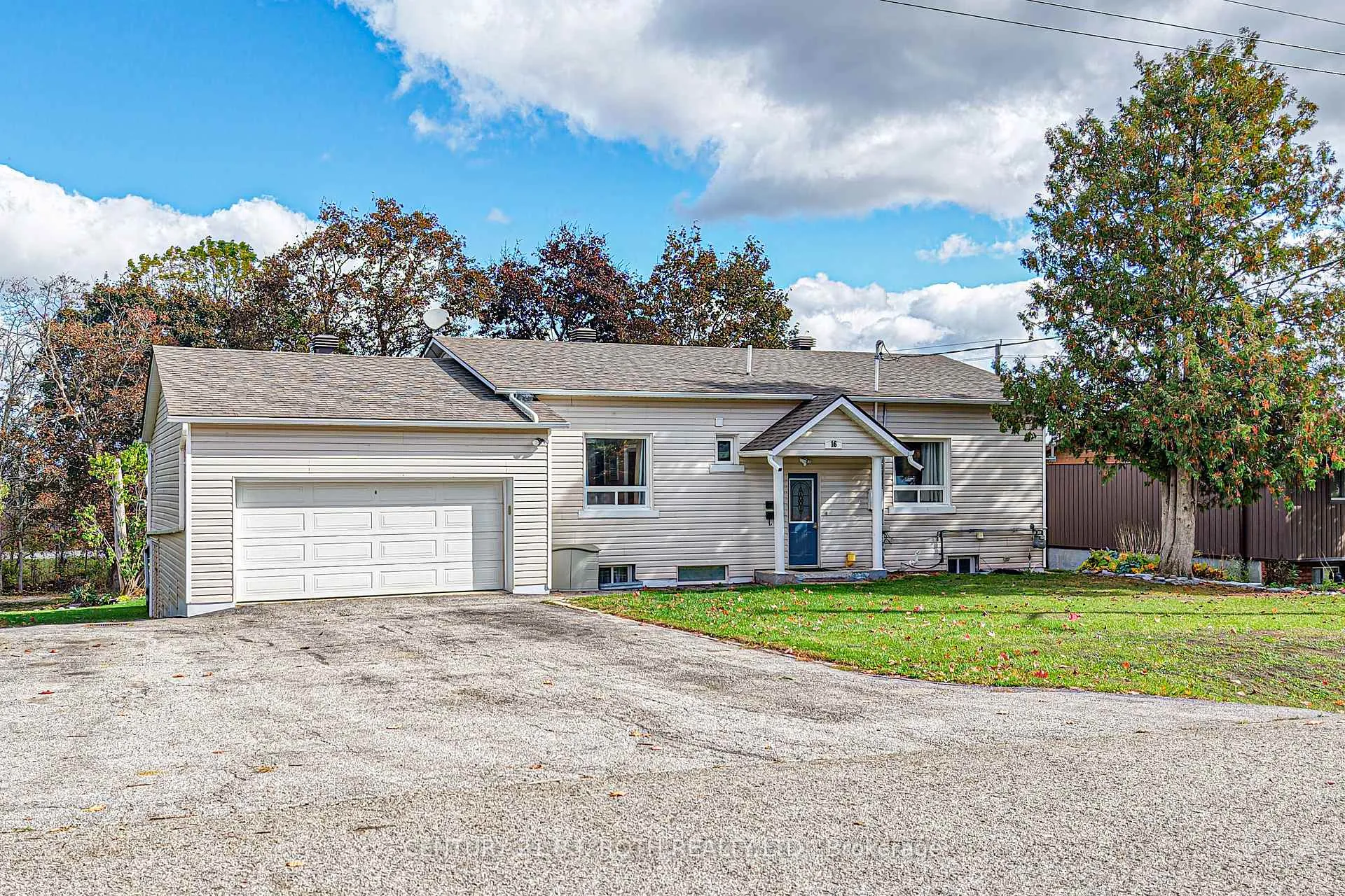 Photo 5 of 16 First Street, Orillia — HOMEH