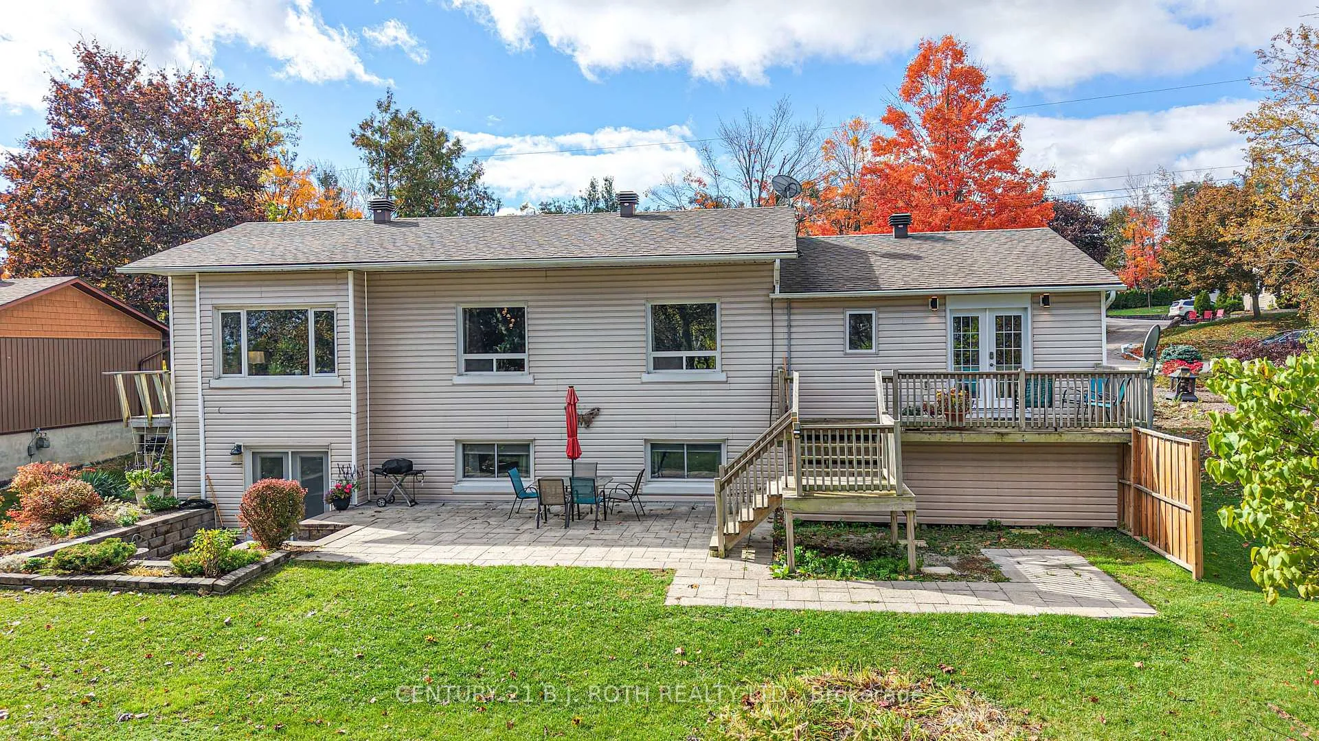 Photo 9 of 16 First Street, Orillia — HOMEH
