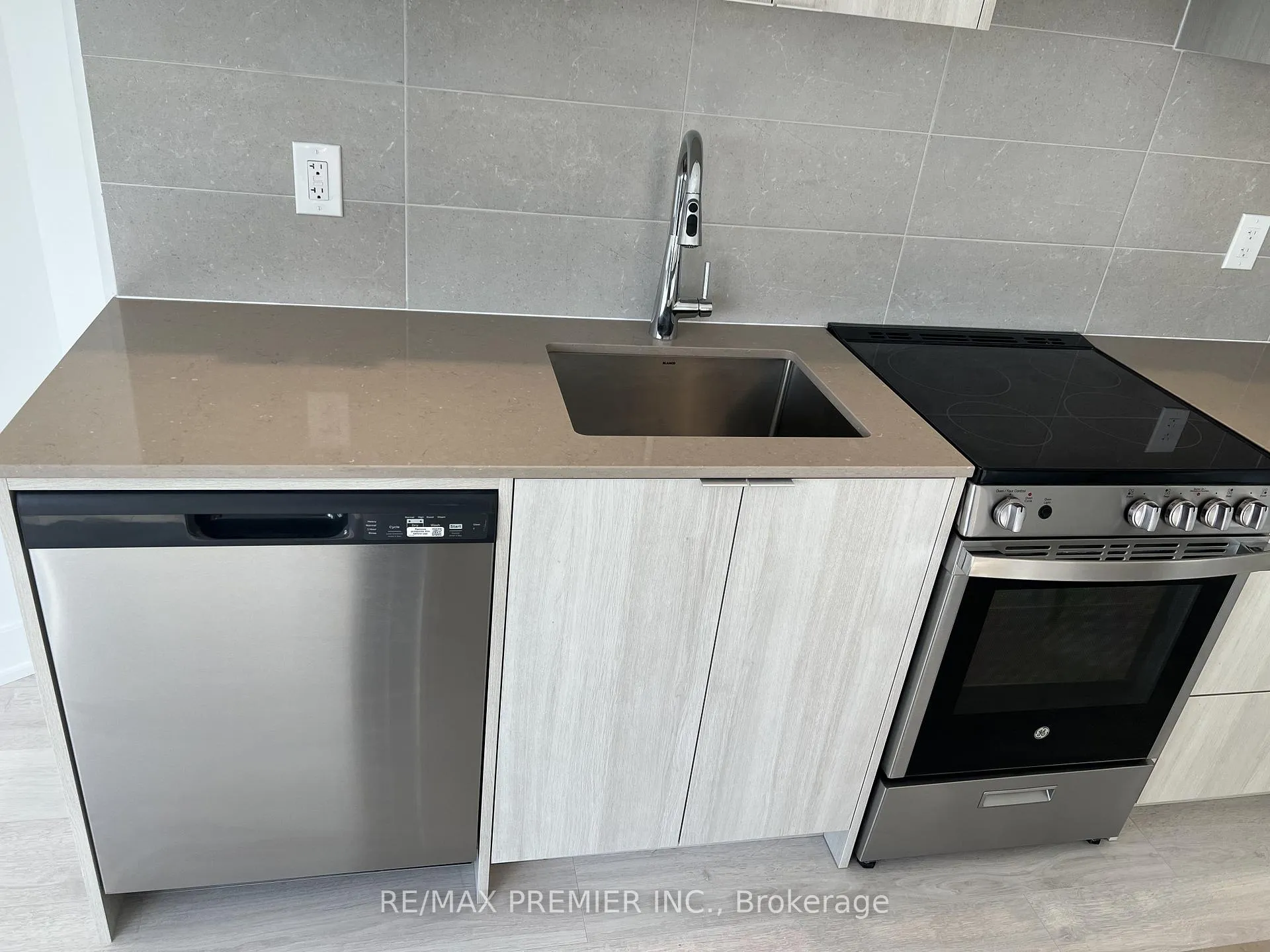 Photo 11 of Unit 509, 2088 James Street, Burlington, Brant — HOMEH