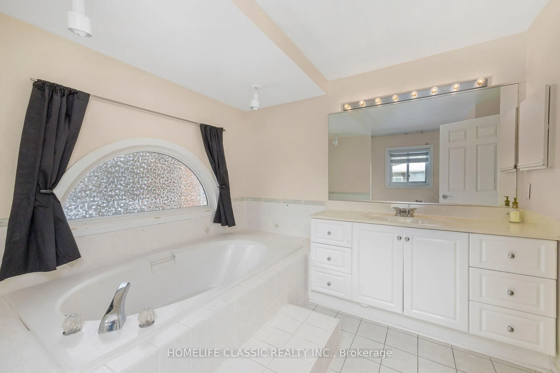 Photo 21 of 521 Sundown Crescent, Pickering, Woodlands — HOMEH