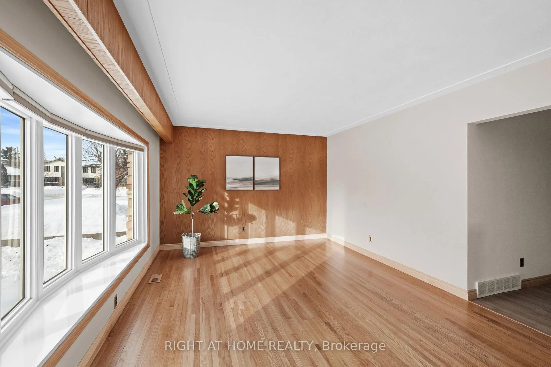 Photo 5 of 757 Dickens Avenue, Ottawa, Elmvale Acres — HOMEH
