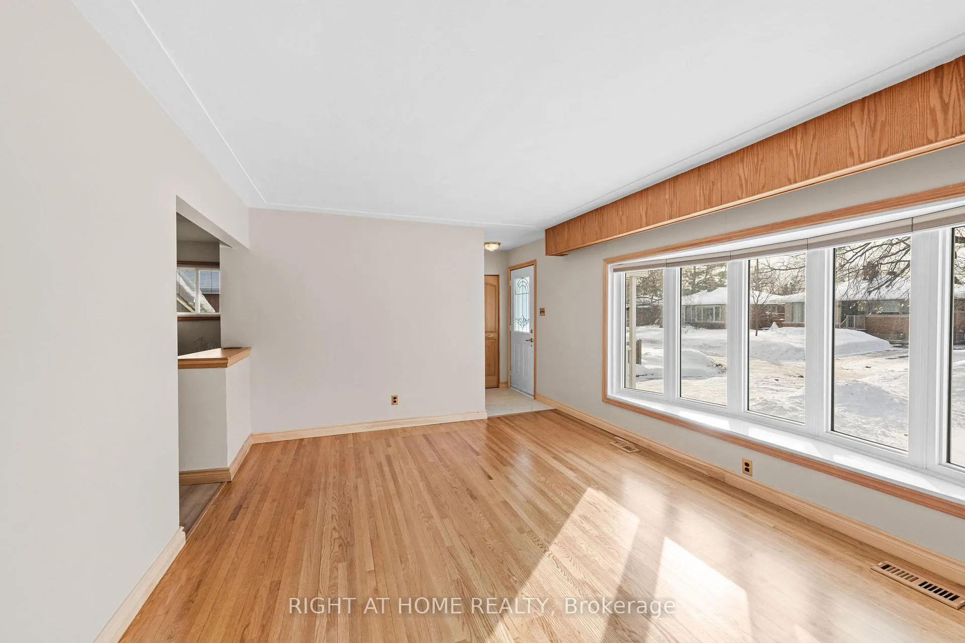 Photo 7 of 757 Dickens Avenue, Ottawa, Elmvale Acres — HOMEH