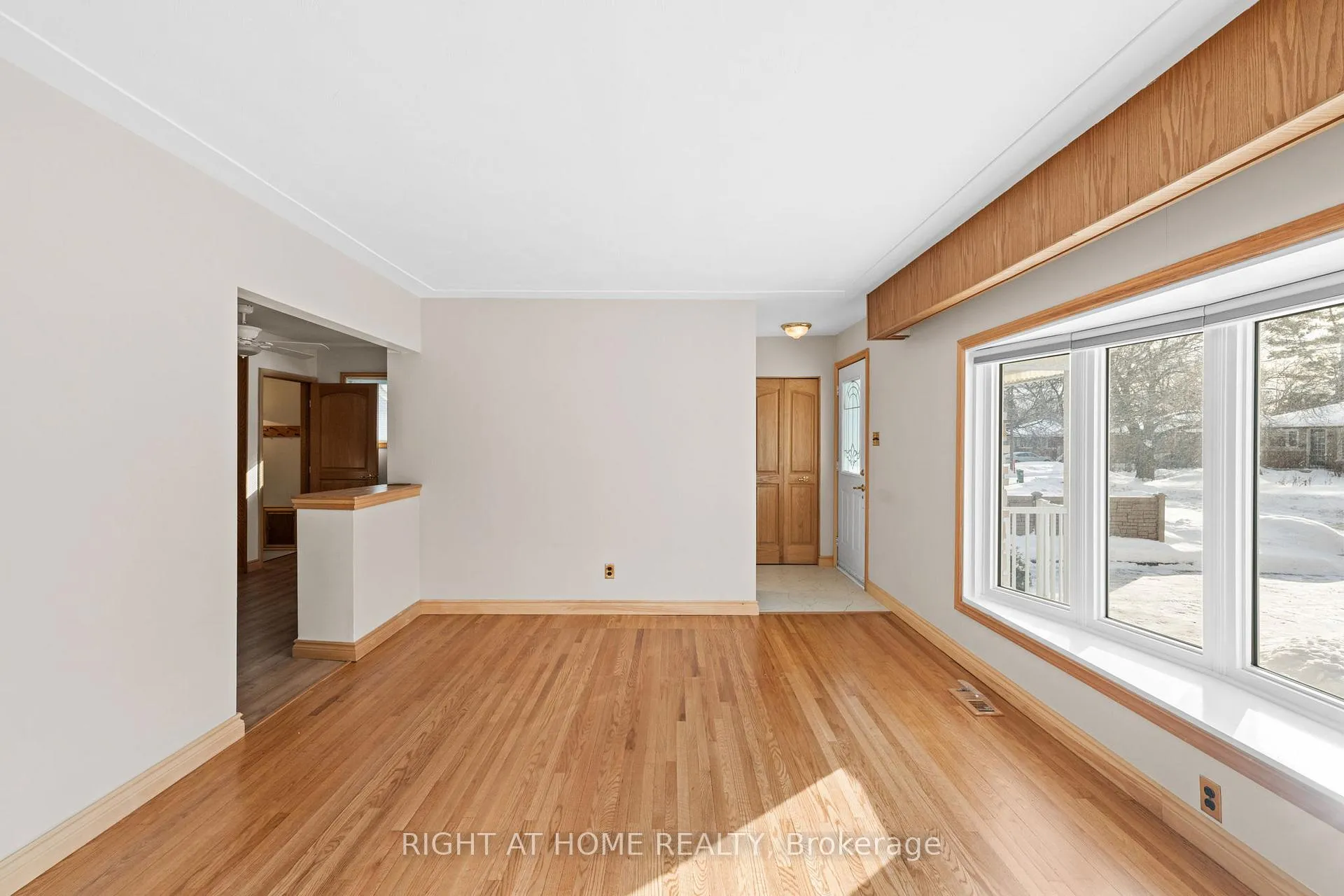 Photo 8 of 757 Dickens Avenue, Ottawa, Elmvale Acres — HOMEH