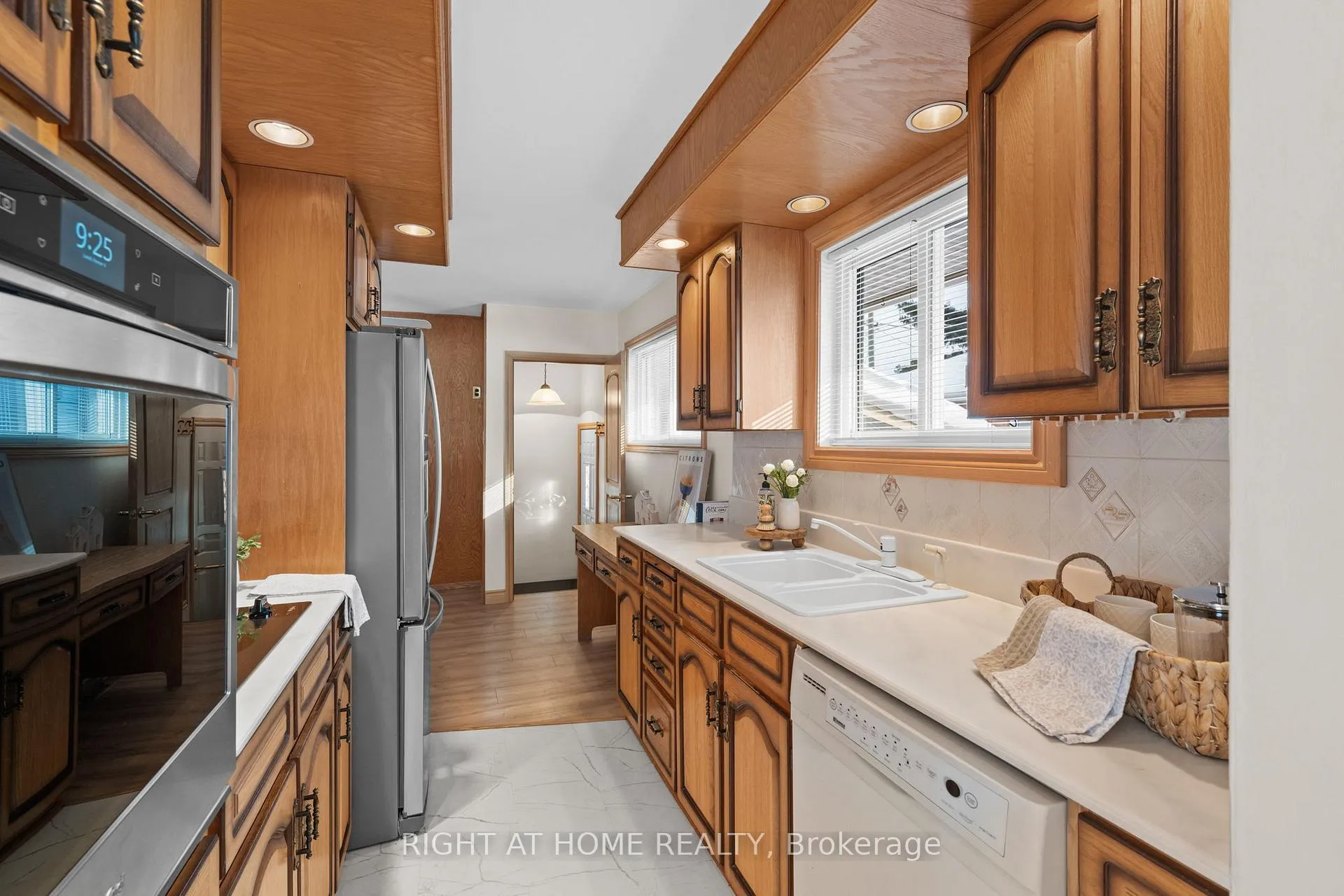 Photo 14 of 757 Dickens Avenue, Ottawa, Elmvale Acres — HOMEH