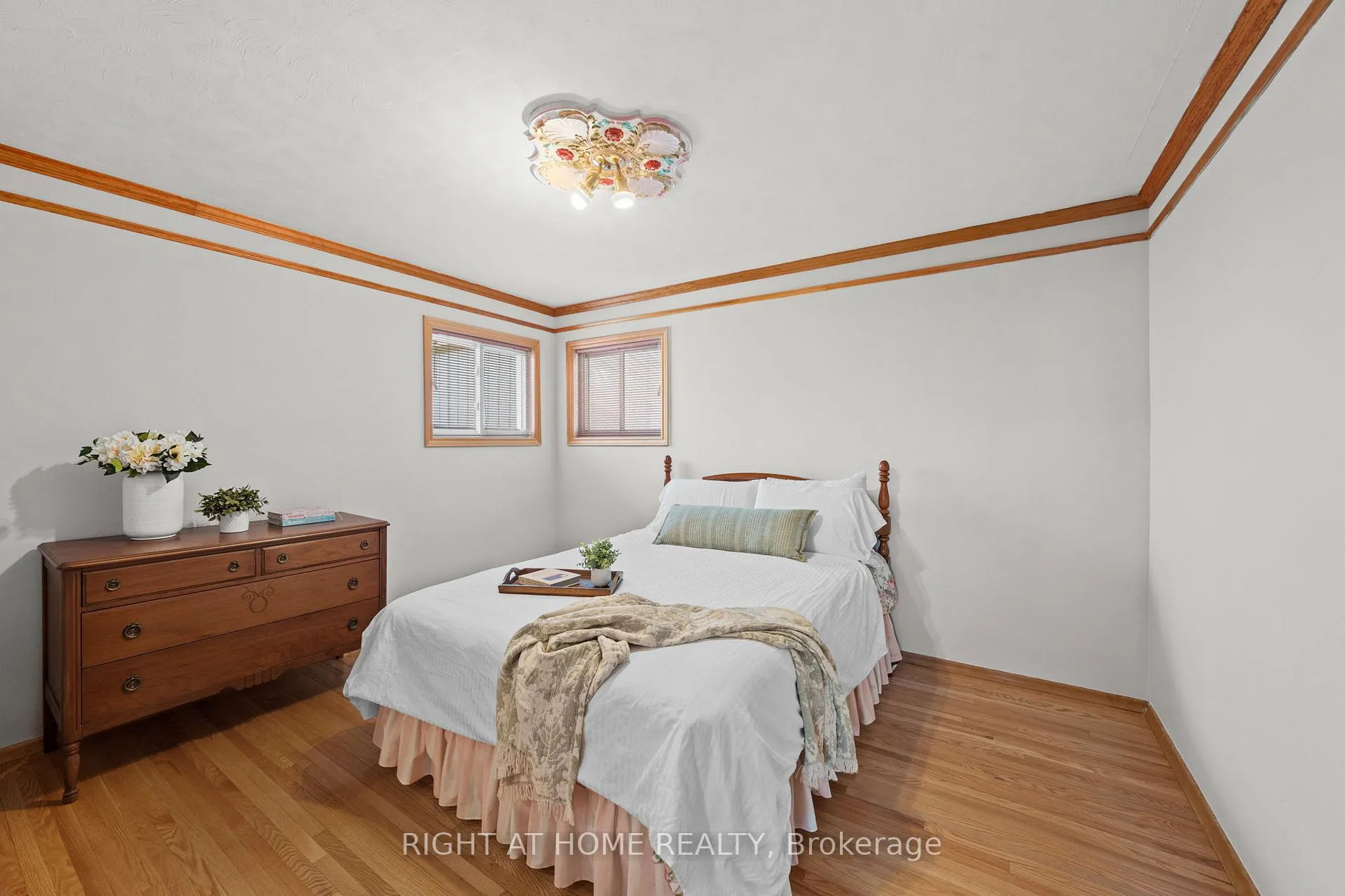 Photo 18 of 757 Dickens Avenue, Ottawa, Elmvale Acres — HOMEH