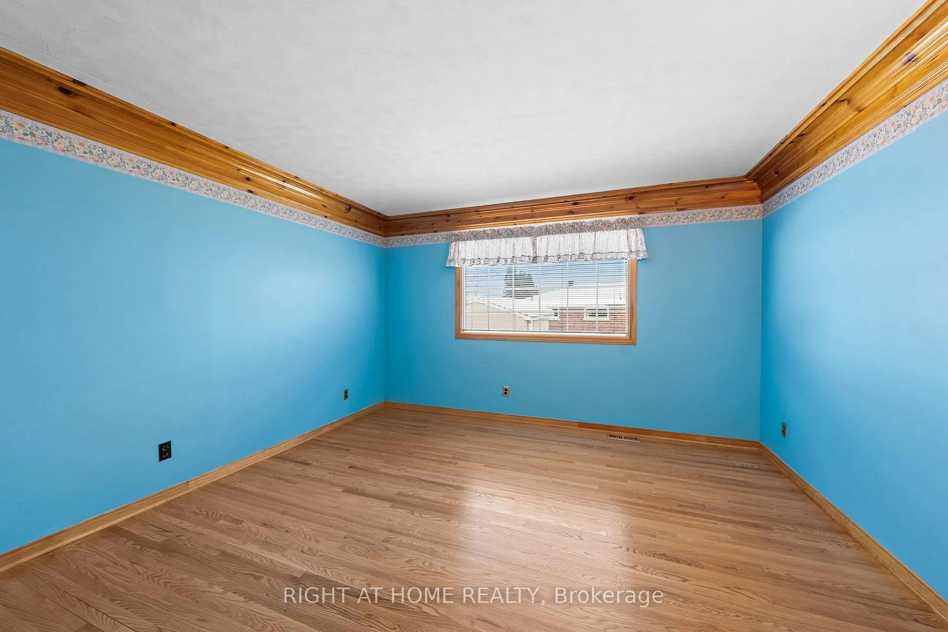 Photo 22 of 757 Dickens Avenue, Ottawa, Elmvale Acres — HOMEH