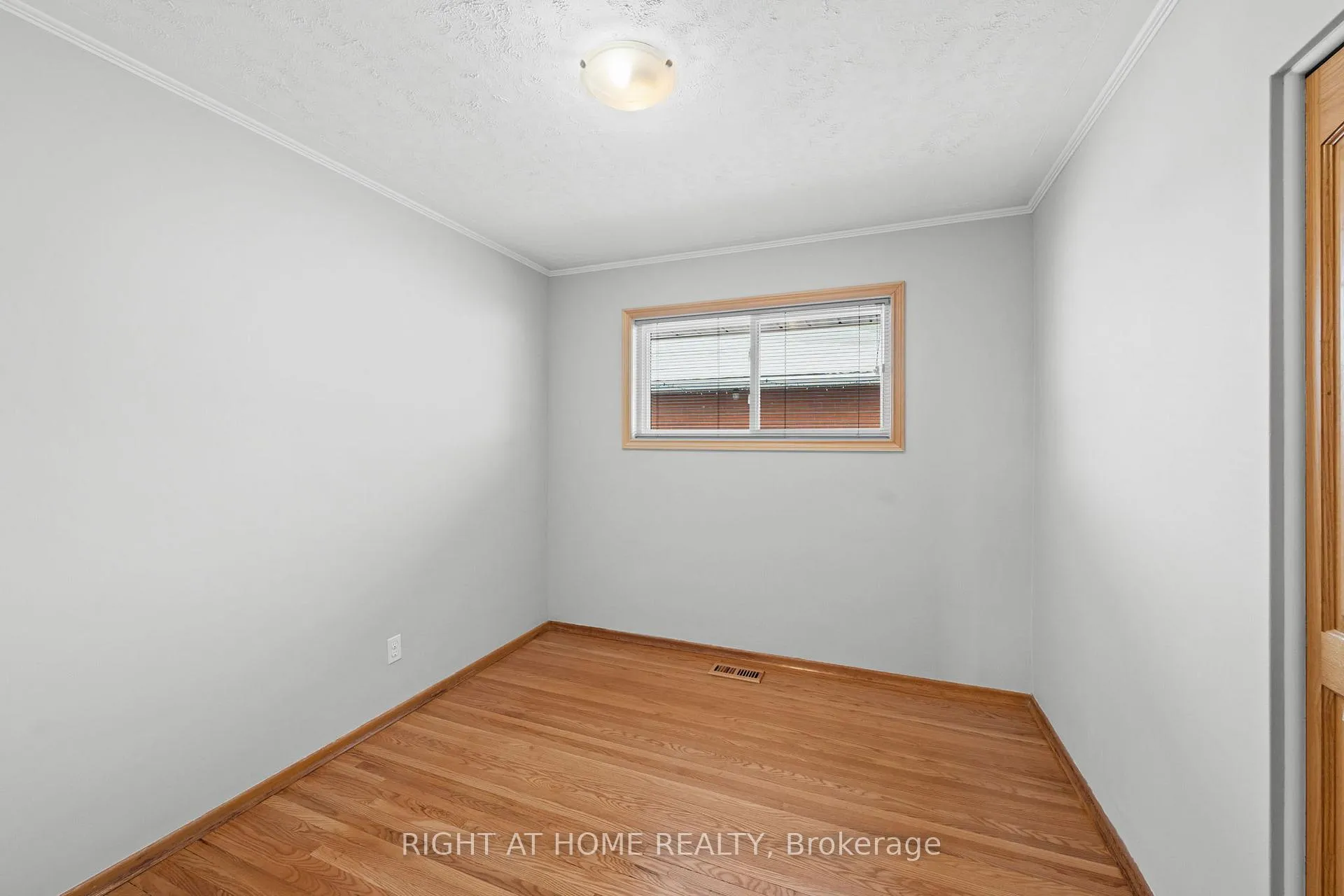 Photo 27 of 757 Dickens Avenue, Ottawa, Elmvale Acres — HOMEH