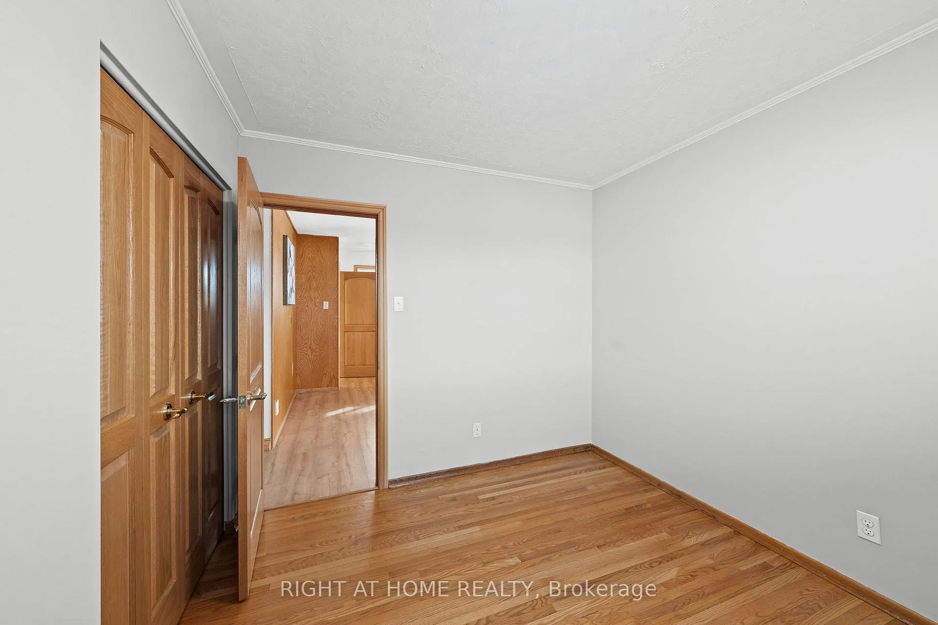 Photo 28 of 757 Dickens Avenue, Ottawa, Elmvale Acres — HOMEH