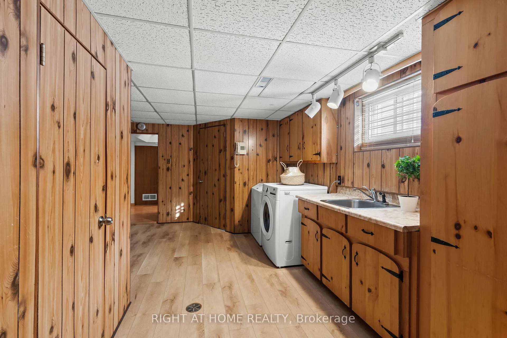 Photo 33 of 757 Dickens Avenue, Ottawa, Elmvale Acres — HOMEH