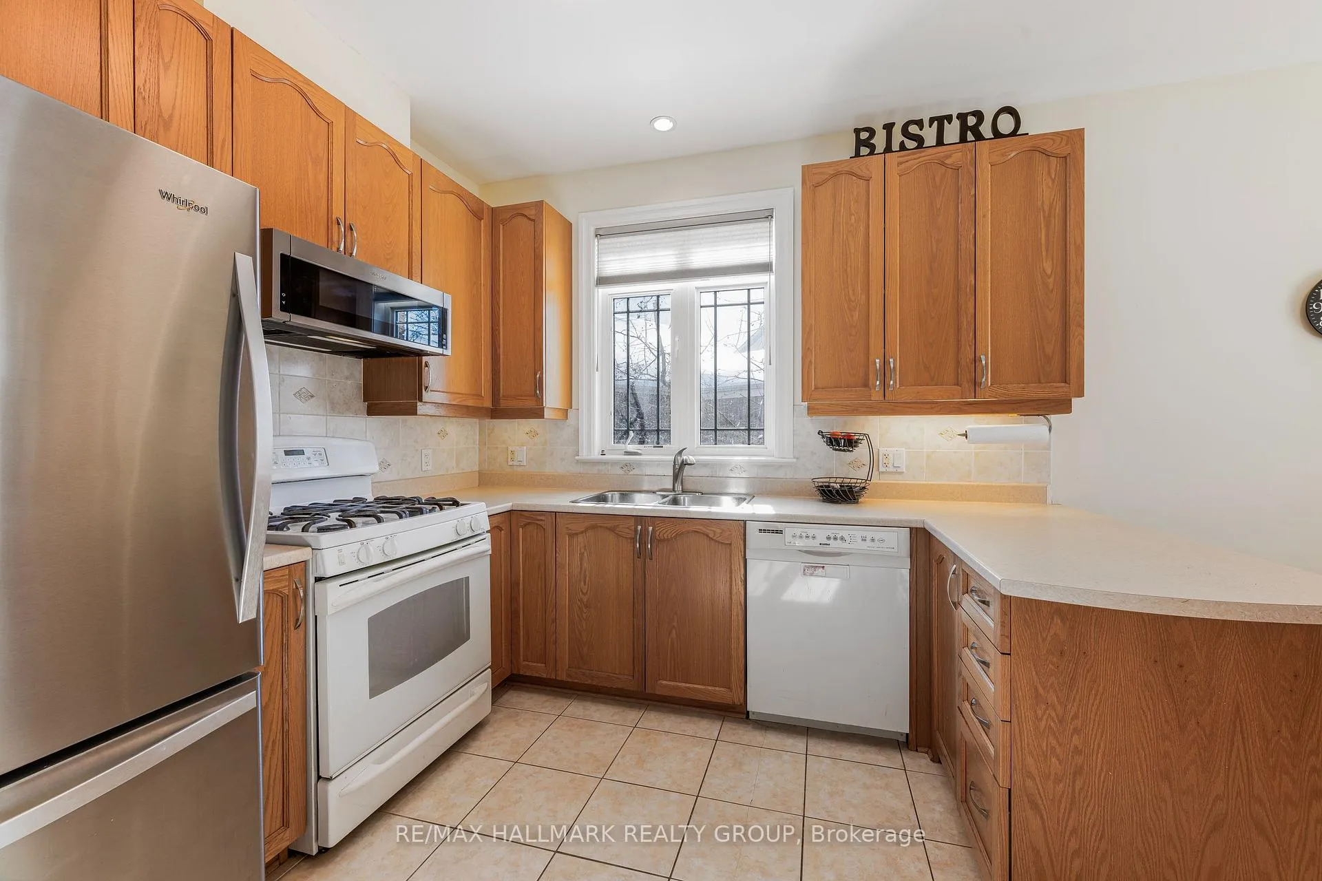 Photo 12 of 8 Waterford Way, Ottawa, Pineglen/Country Place — HOMEH