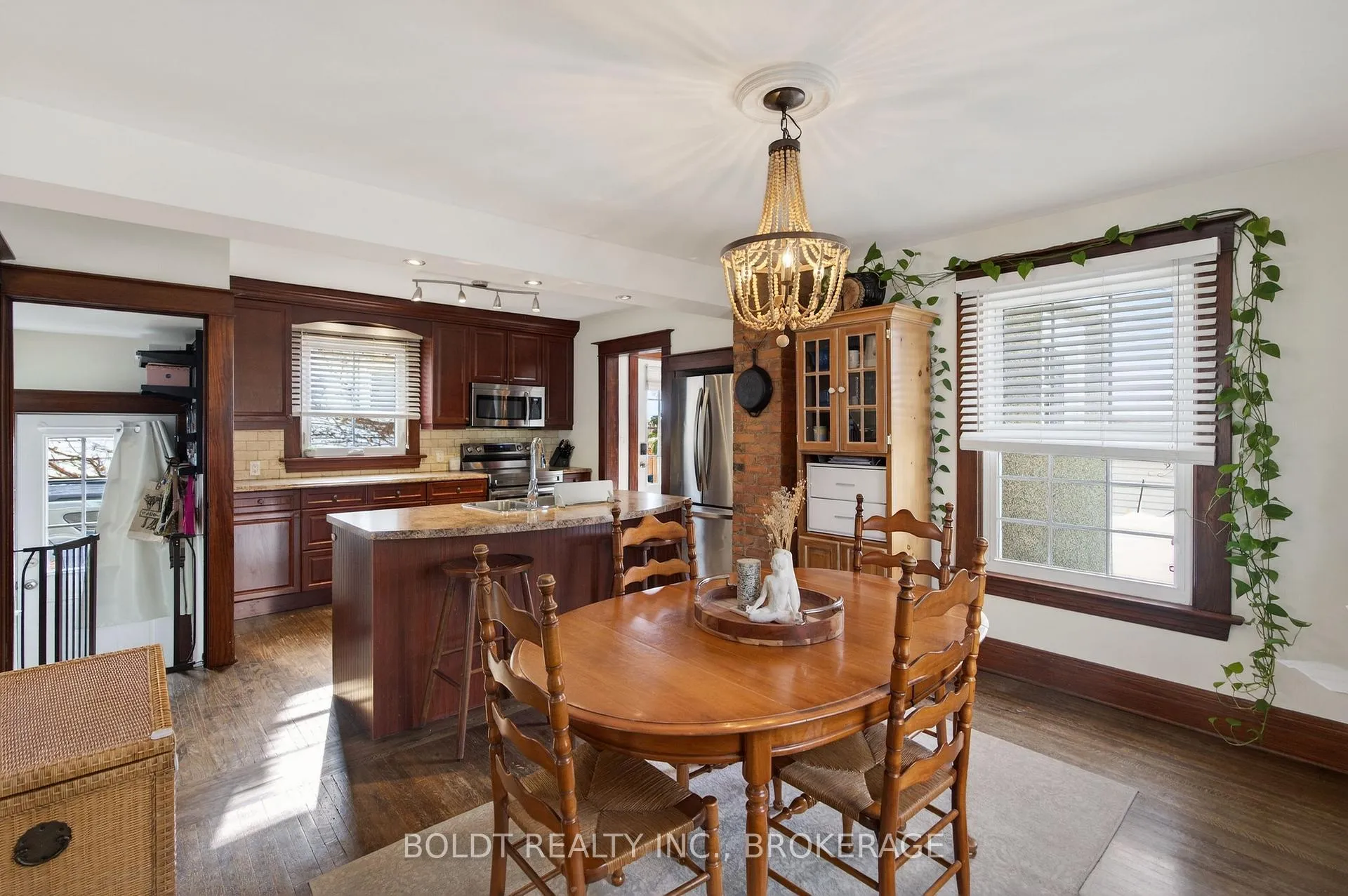 Photo 6 of 17 Taylor Avenue, St. Catharines, Downtown — HOMEH