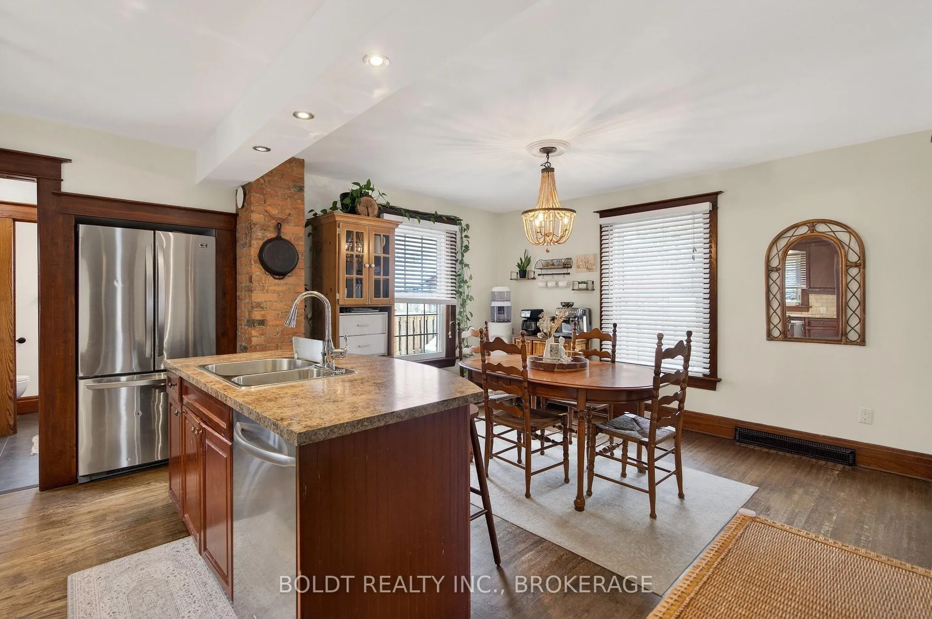 Photo 10 of 17 Taylor Avenue, St. Catharines, Downtown — HOMEH