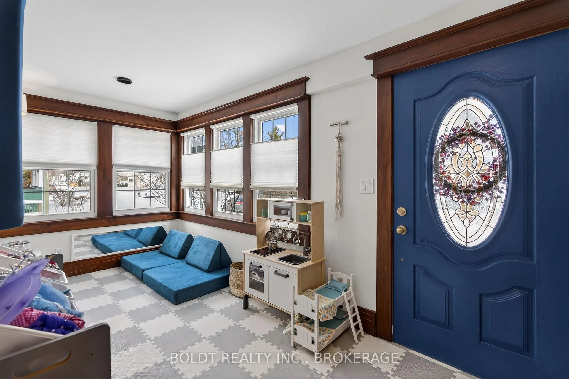 Photo 18 of 17 Taylor Avenue, St. Catharines, Downtown — HOMEH