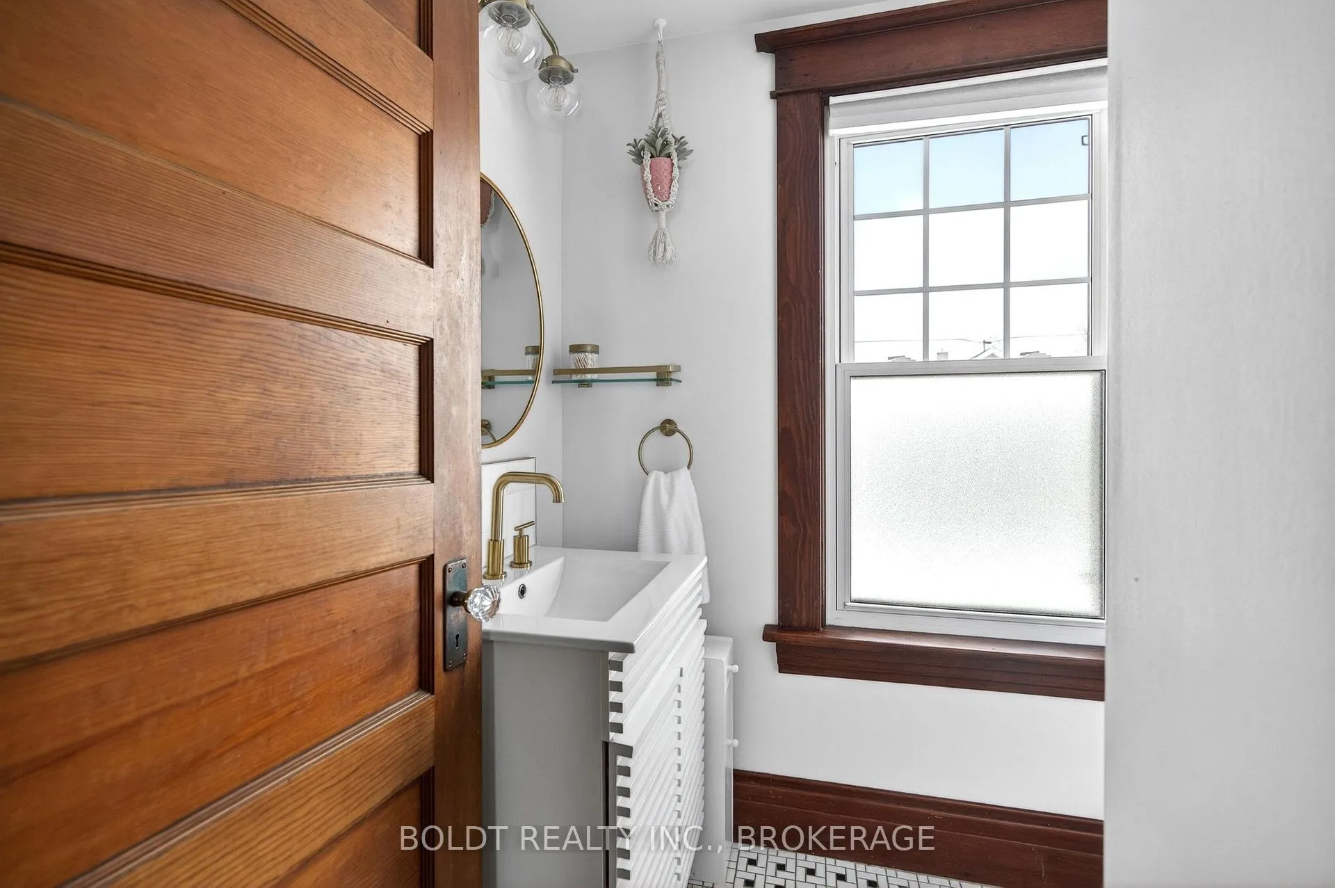 Photo 35 of 17 Taylor Avenue, St. Catharines, Downtown — HOMEH