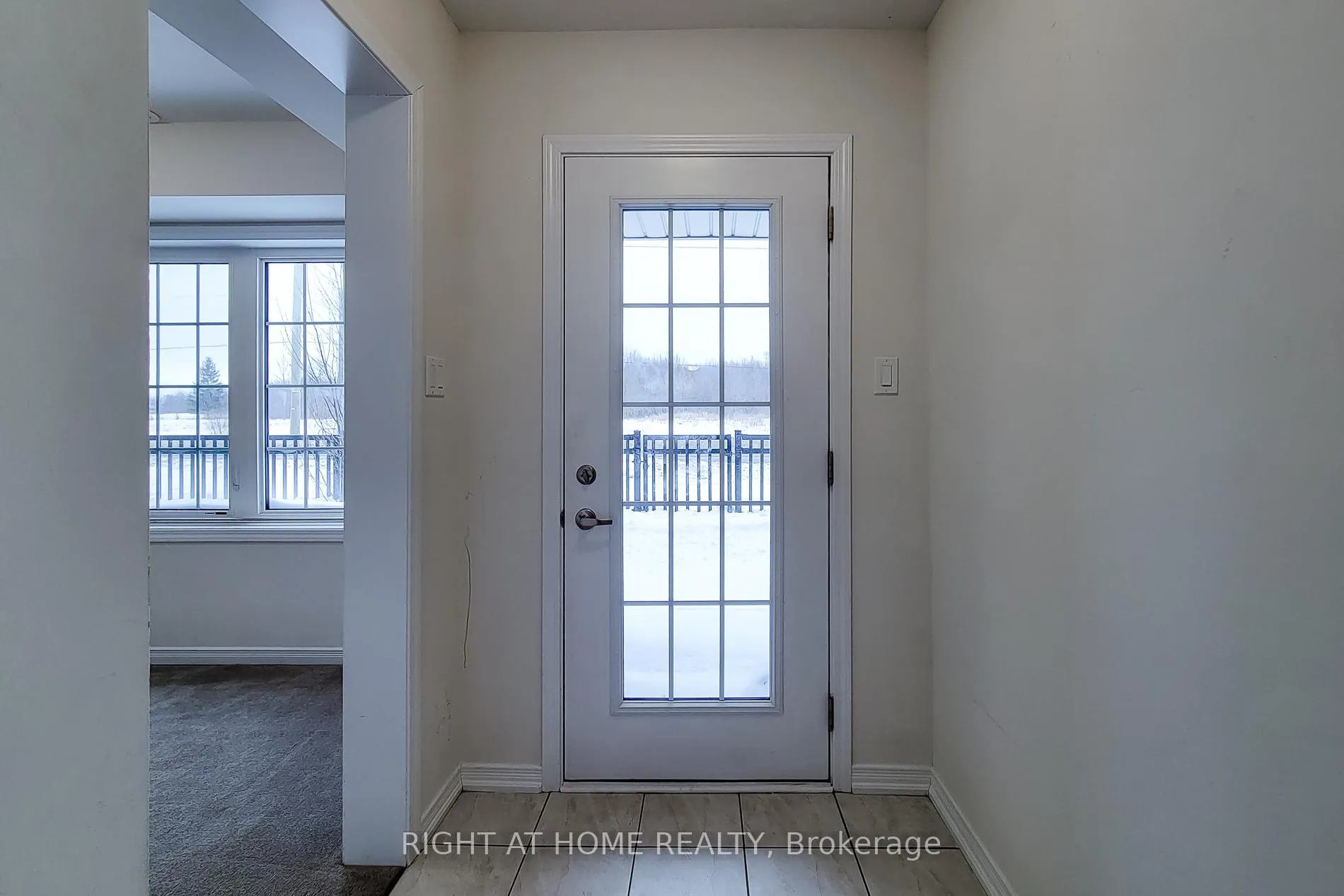 Photo 4 of Unit U#33, 8317 Mulberry Drive, Niagara Falls, Brown — HOMEH