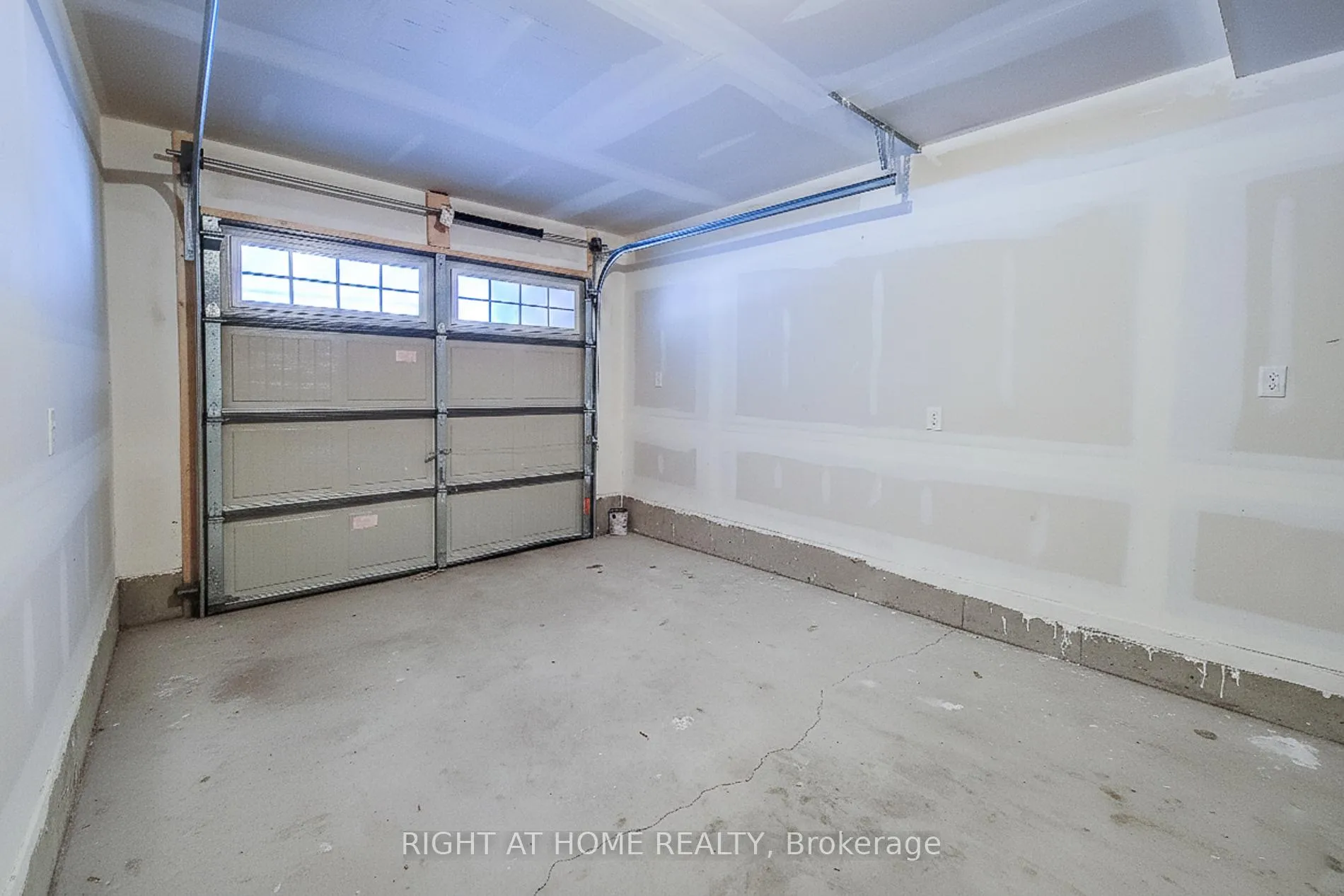 Photo 7 of Unit U#33, 8317 Mulberry Drive, Niagara Falls, Brown — HOMEH