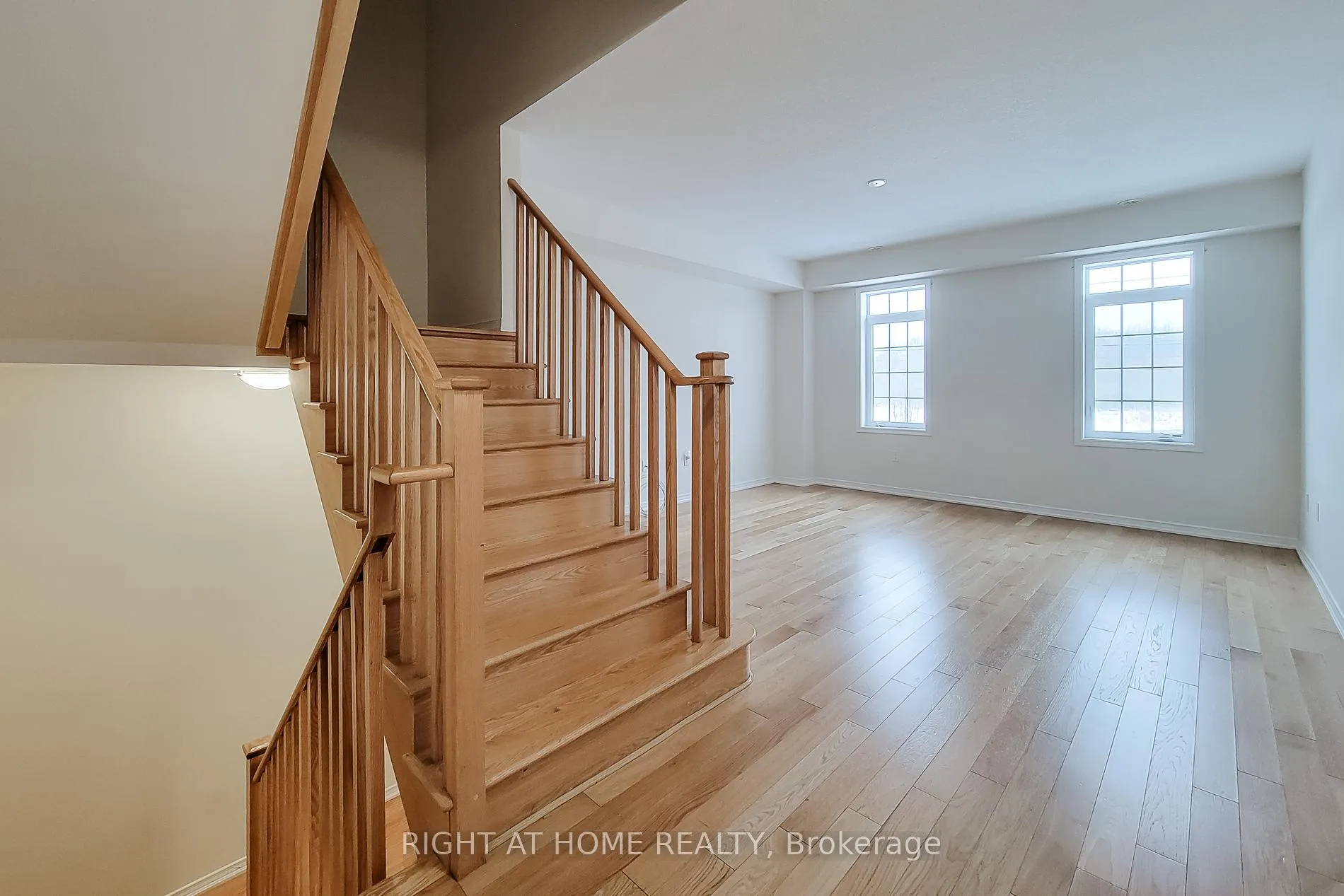 Photo 10 of Unit U#33, 8317 Mulberry Drive, Niagara Falls, Brown — HOMEH