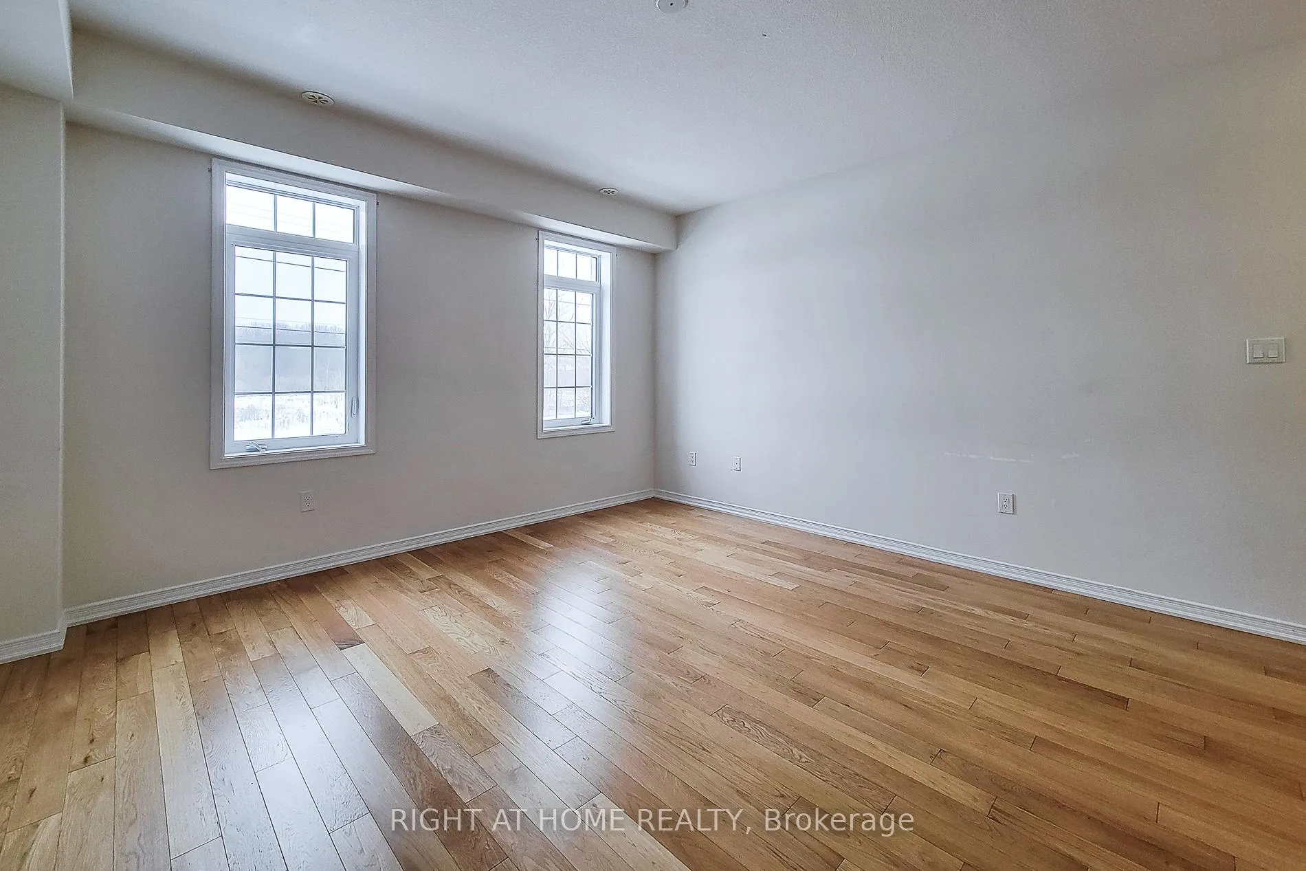 Photo 11 of Unit U#33, 8317 Mulberry Drive, Niagara Falls, Brown — HOMEH