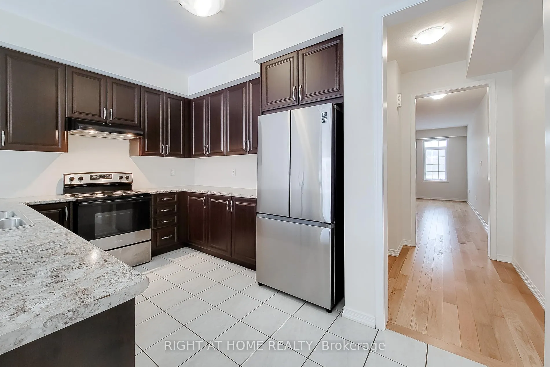 Photo 16 of Unit U#33, 8317 Mulberry Drive, Niagara Falls, Brown — HOMEH