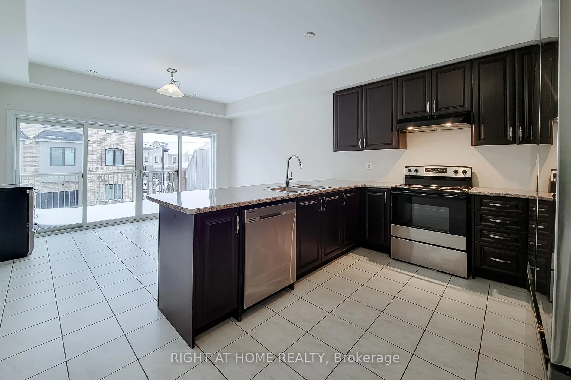 Photo 17 of Unit U#33, 8317 Mulberry Drive, Niagara Falls, Brown — HOMEH