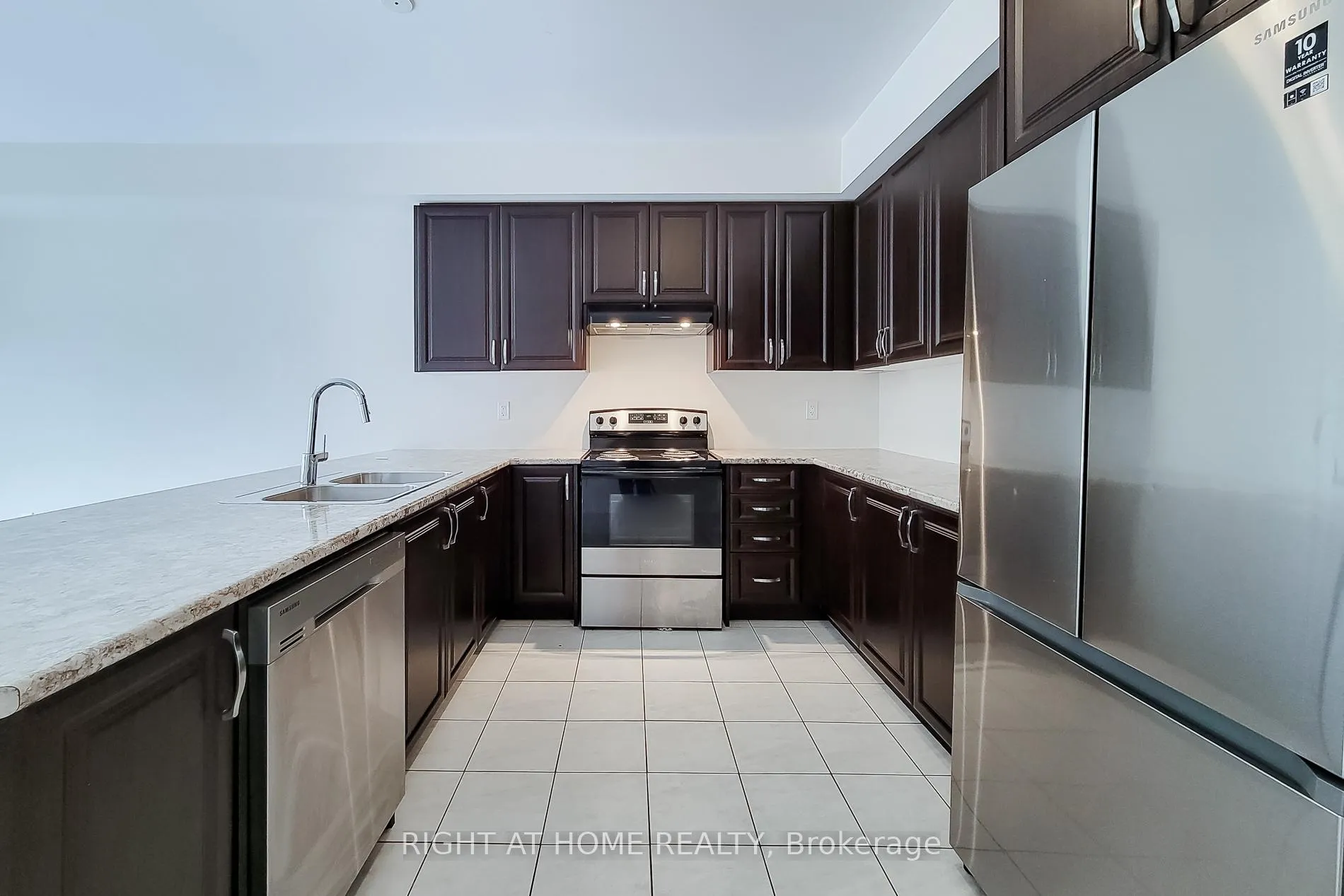 Photo 19 of Unit U#33, 8317 Mulberry Drive, Niagara Falls, Brown — HOMEH