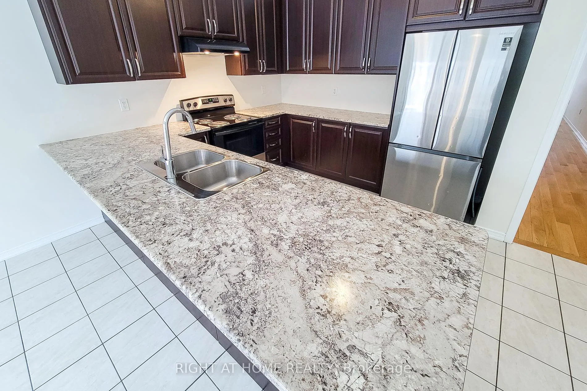 Photo 20 of Unit U#33, 8317 Mulberry Drive, Niagara Falls, Brown — HOMEH