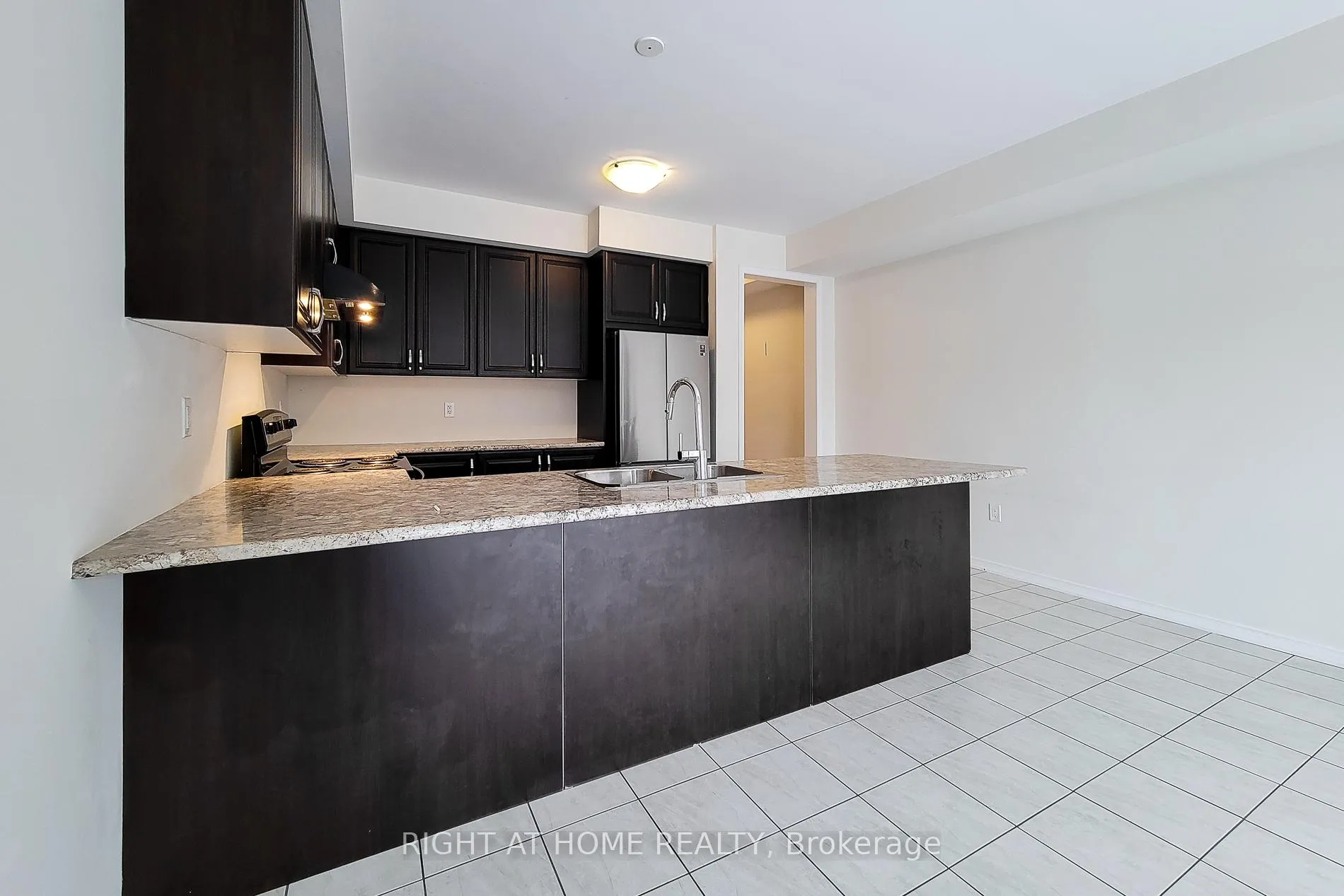Photo 22 of Unit U#33, 8317 Mulberry Drive, Niagara Falls, Brown — HOMEH