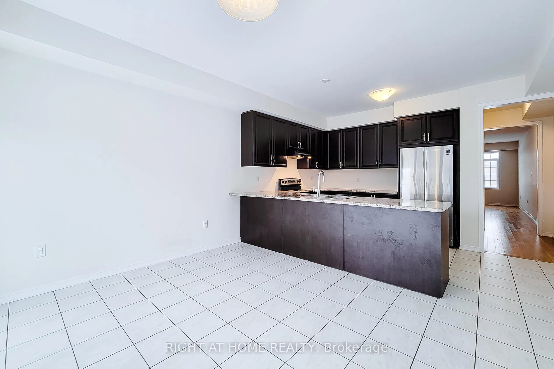 Photo 23 of Unit U#33, 8317 Mulberry Drive, Niagara Falls, Brown — HOMEH