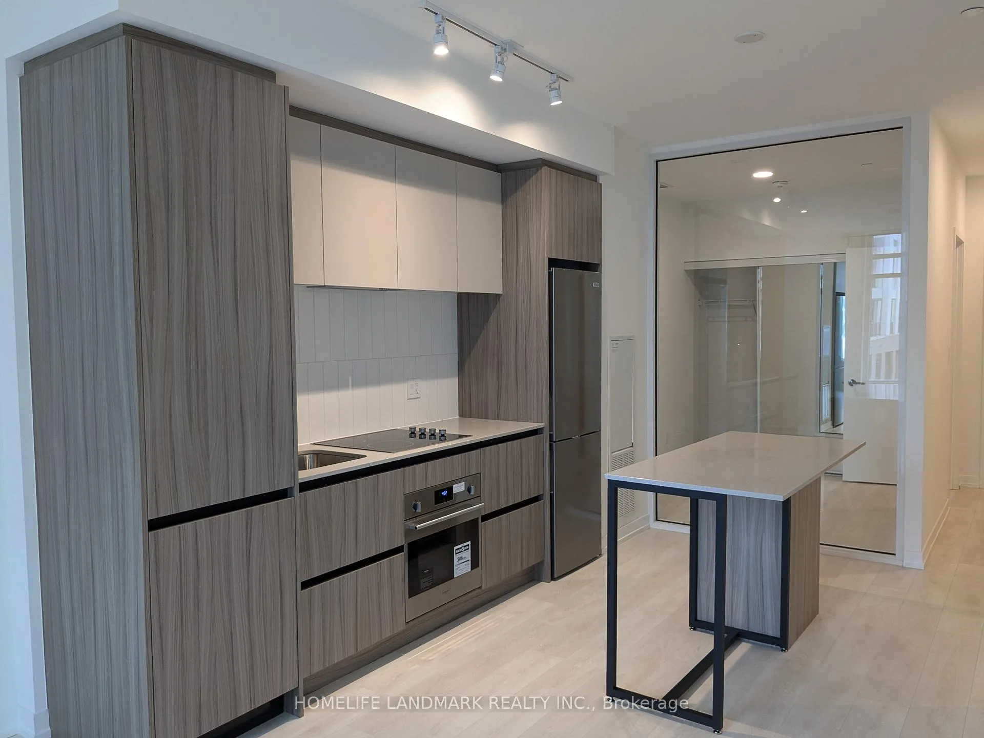 Photo 3 of Unit 409, 8 Beverley Glen Boulevard, Vaughan, Beverley Glen — HOMEH