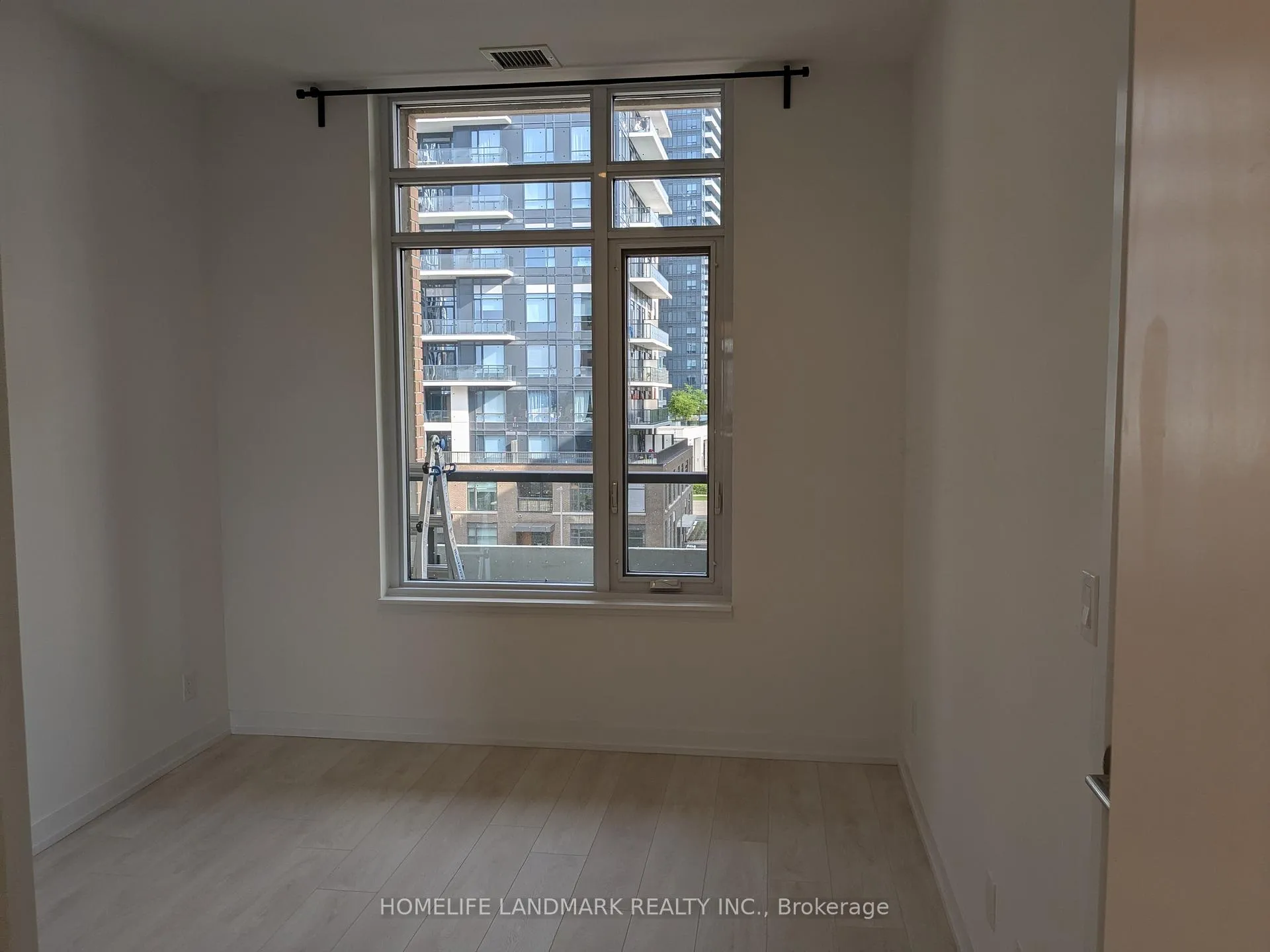 Photo 5 of Unit 409, 8 Beverley Glen Boulevard, Vaughan, Beverley Glen — HOMEH
