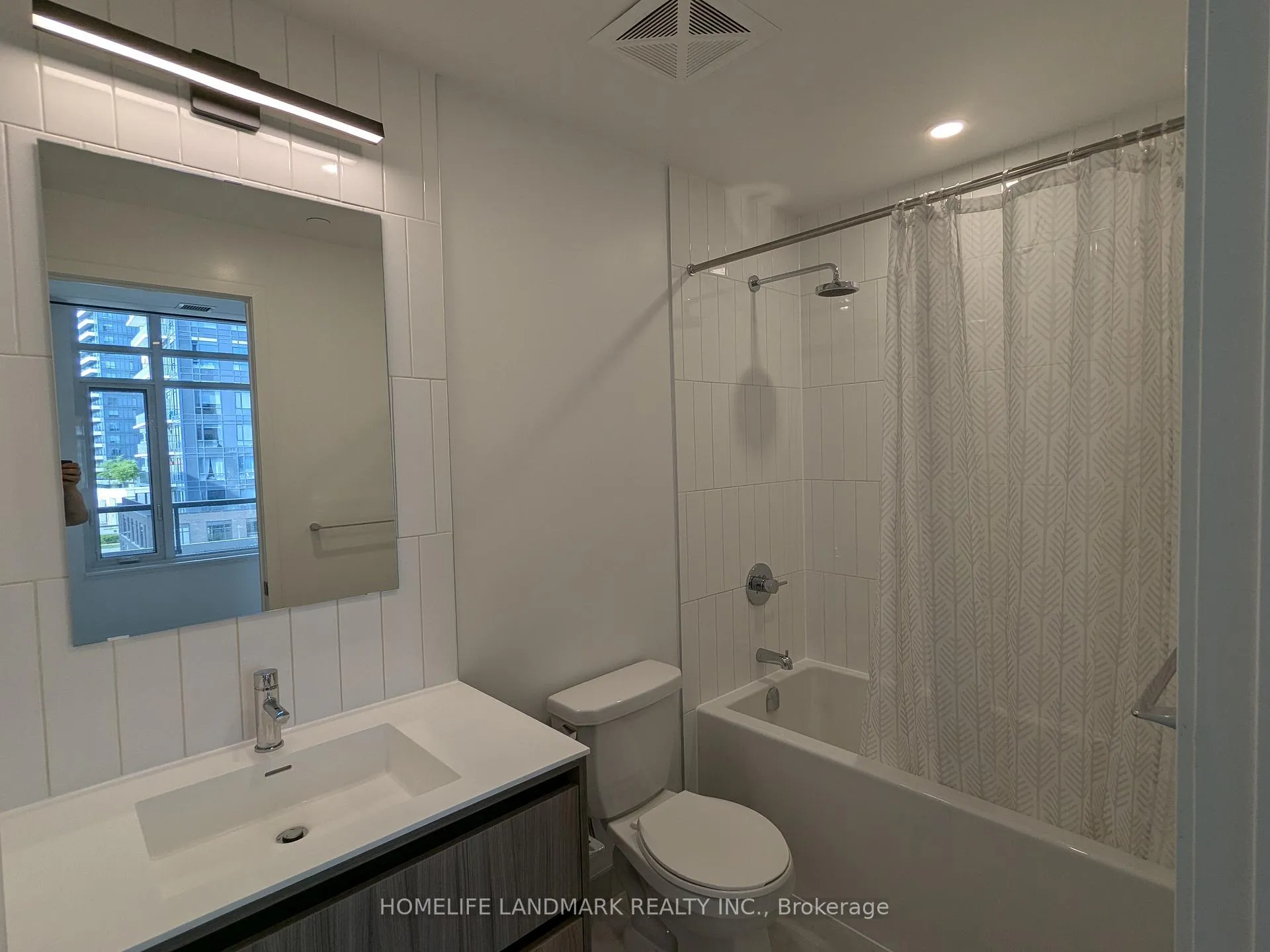 Photo 7 of Unit 409, 8 Beverley Glen Boulevard, Vaughan, Beverley Glen — HOMEH