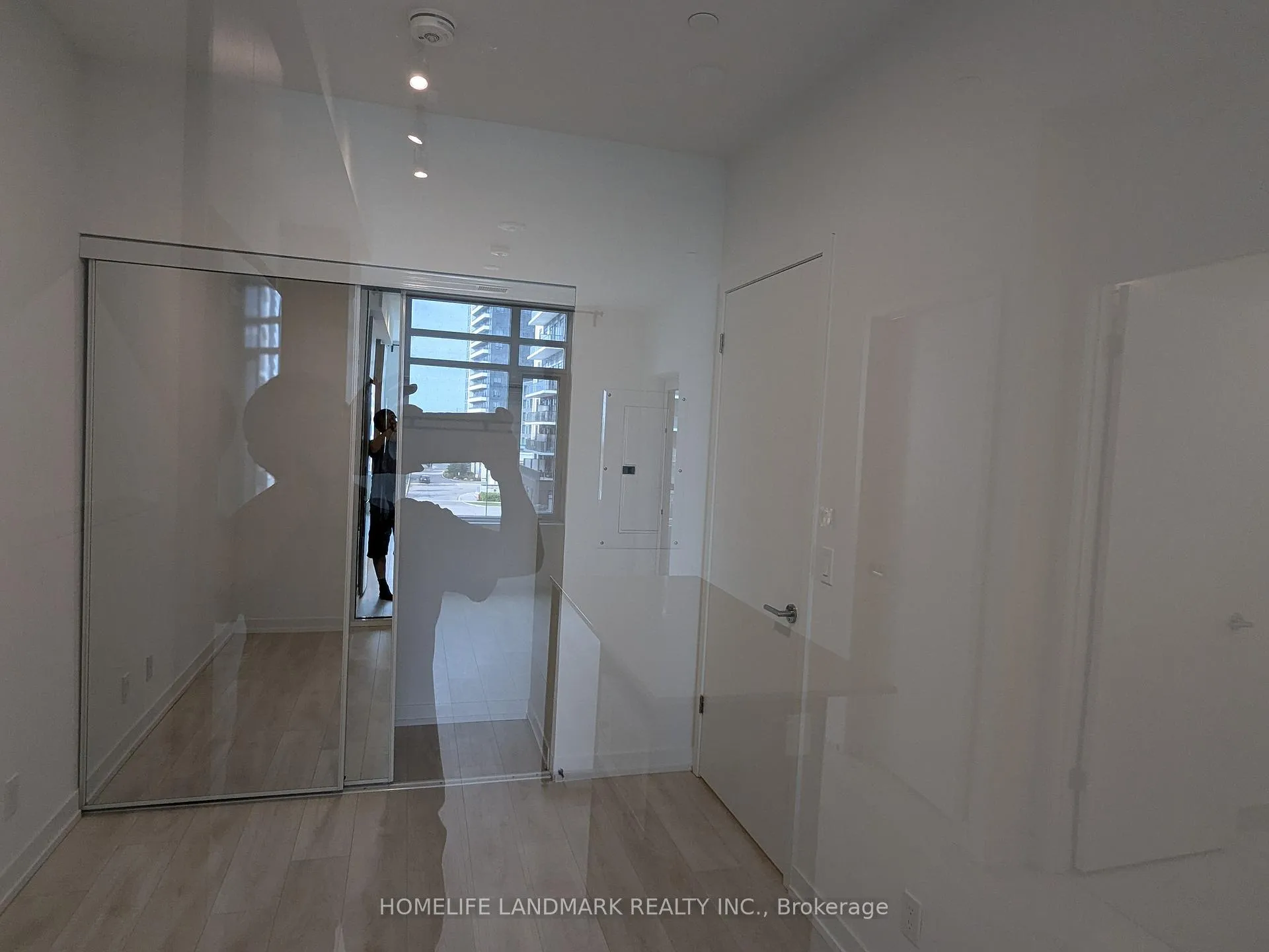 Photo 8 of Unit 409, 8 Beverley Glen Boulevard, Vaughan, Beverley Glen — HOMEH