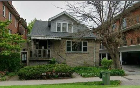 Photo of 995 Main Street E