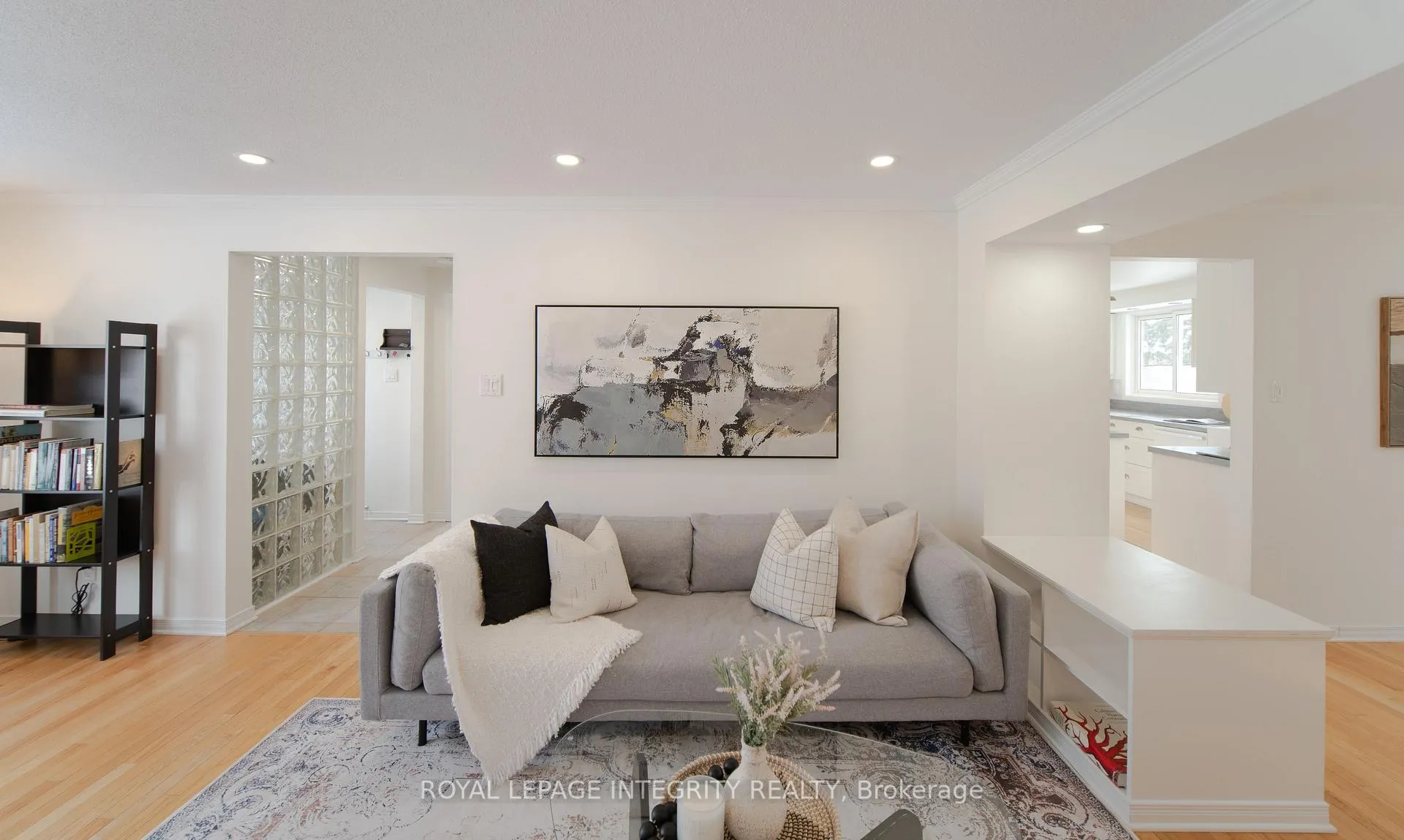 Photo 6 of 652 La Verendrye Drive, Ottawa, Beacon Hill North — HOMEH