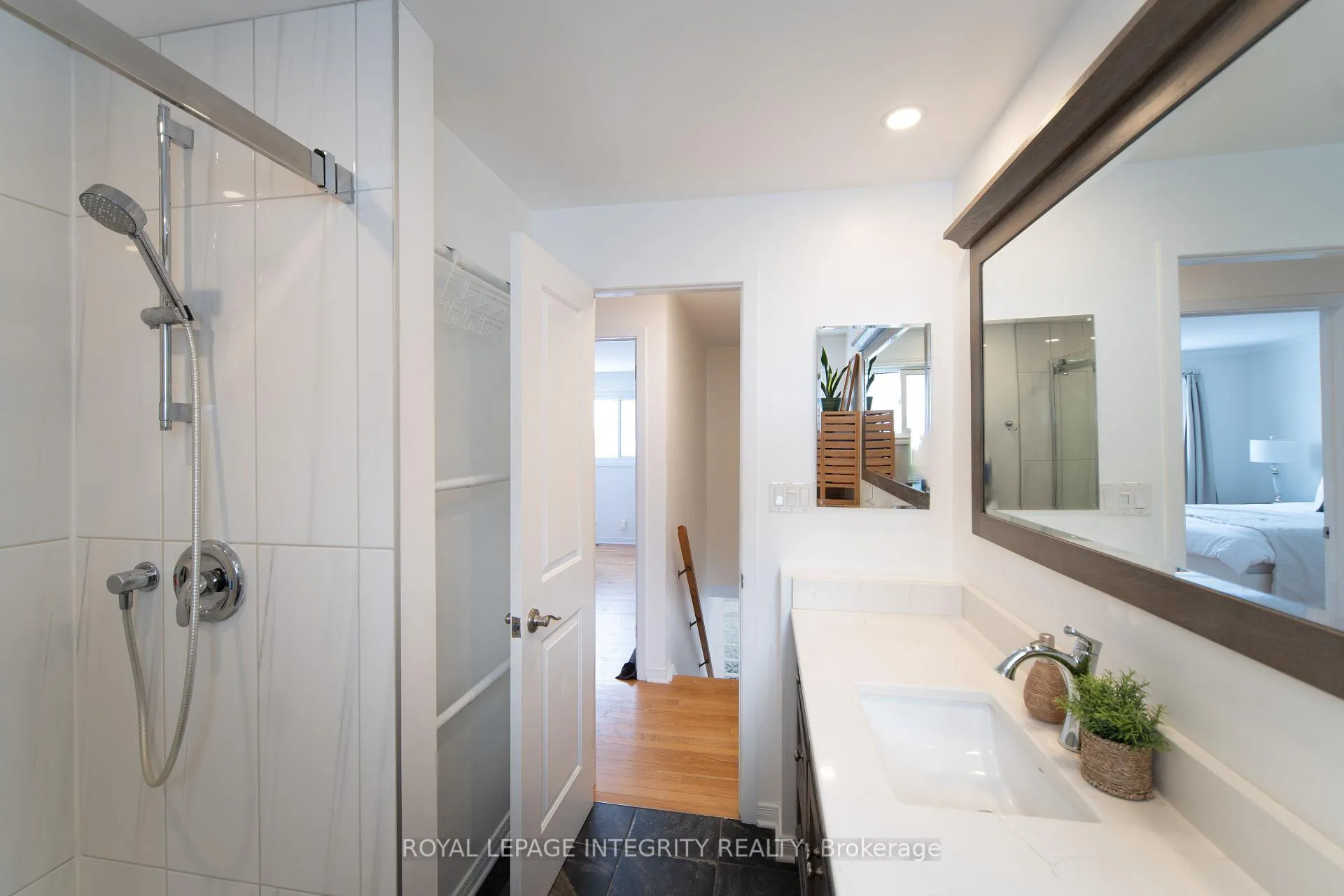 Photo 23 of 652 La Verendrye Drive, Ottawa, Beacon Hill North — HOMEH
