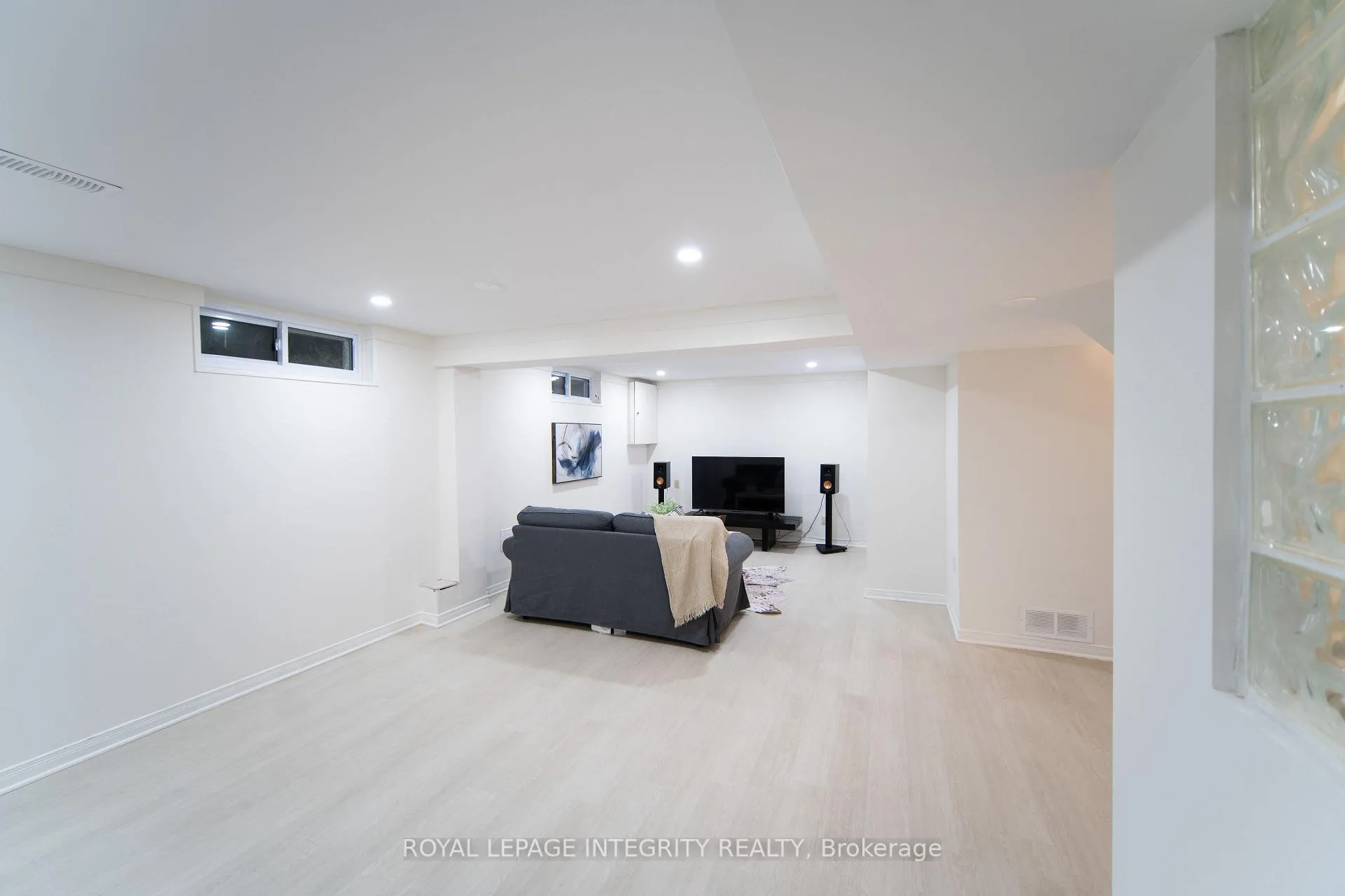 Photo 24 of 652 La Verendrye Drive, Ottawa, Beacon Hill North — HOMEH