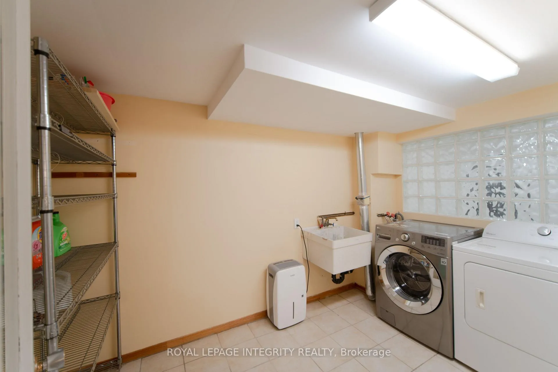 Photo 26 of 652 La Verendrye Drive, Ottawa, Beacon Hill North — HOMEH